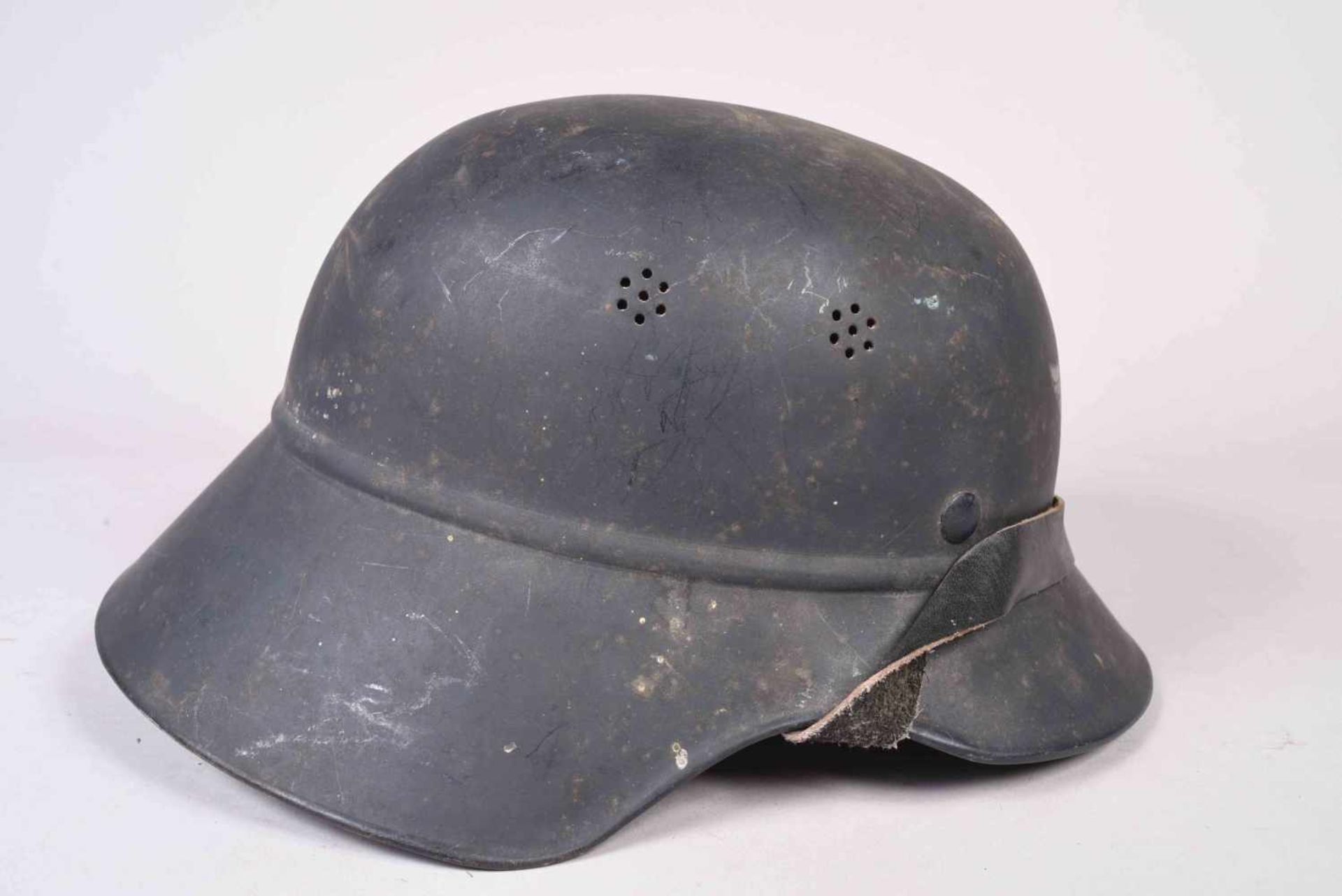 Casque allemand modèle gladiateur Luftschutz. Belle décalcomanie originale. Jugulaire et cerclage de - Bild 5 aus 7