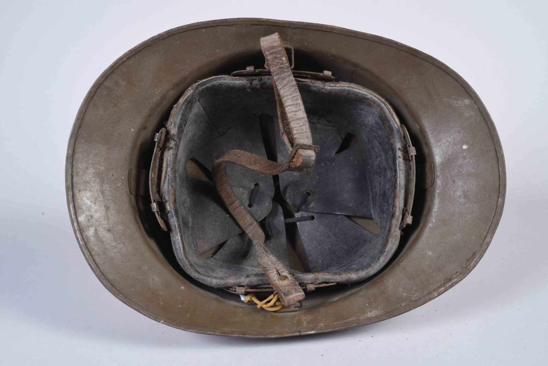 Casque Adrian modèle 26 attribut d’infanterie modèle 15. Fabriquant Japy Coque C. Peinture d’usine - Bild 6 aus 6