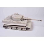 All- Maquette d’identification de char TIGRE, en bois peint gris, destinée à l’instruction des