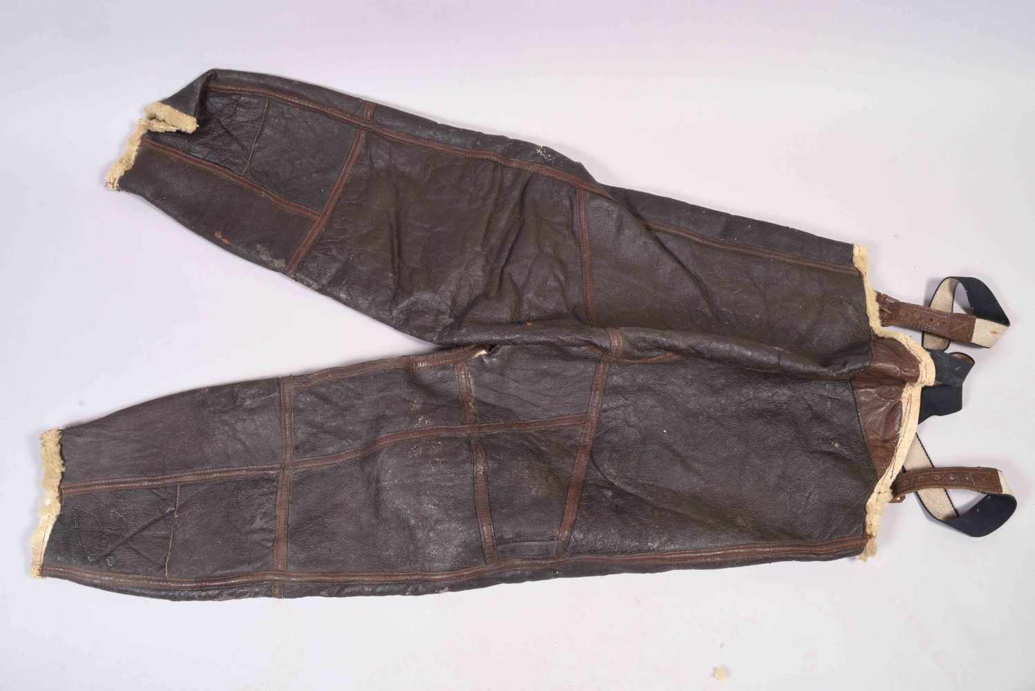 US- Pantalon d’équipage de Bombardier de l’USAAF de type B1 en mouton retourné, avec ses bretelles - Image 3 of 3