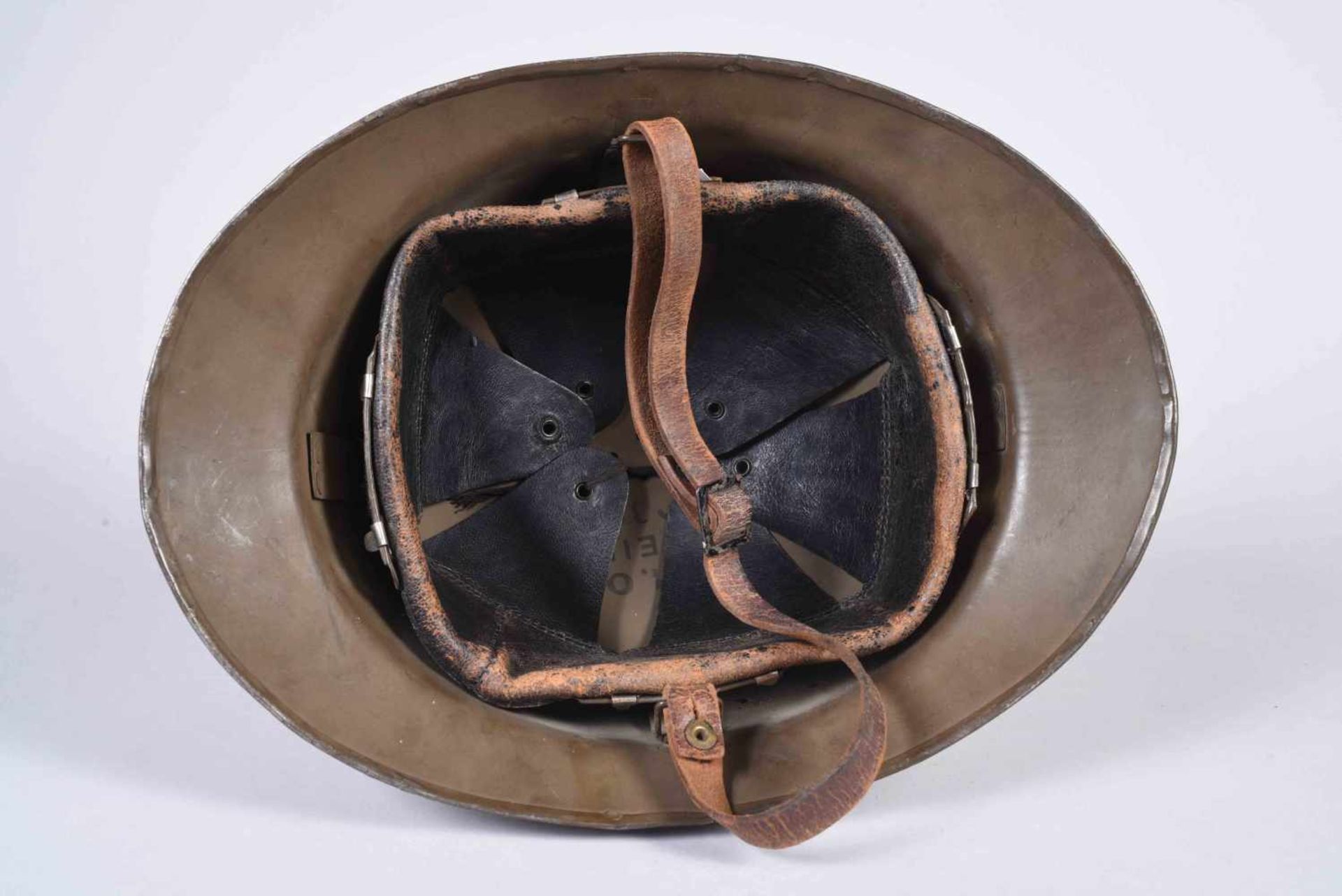 Casque Adrian modèle 26 attribut du génie modèle 37. Beau marquage du fabricant MA.M.OU Marseille - Bild 6 aus 9