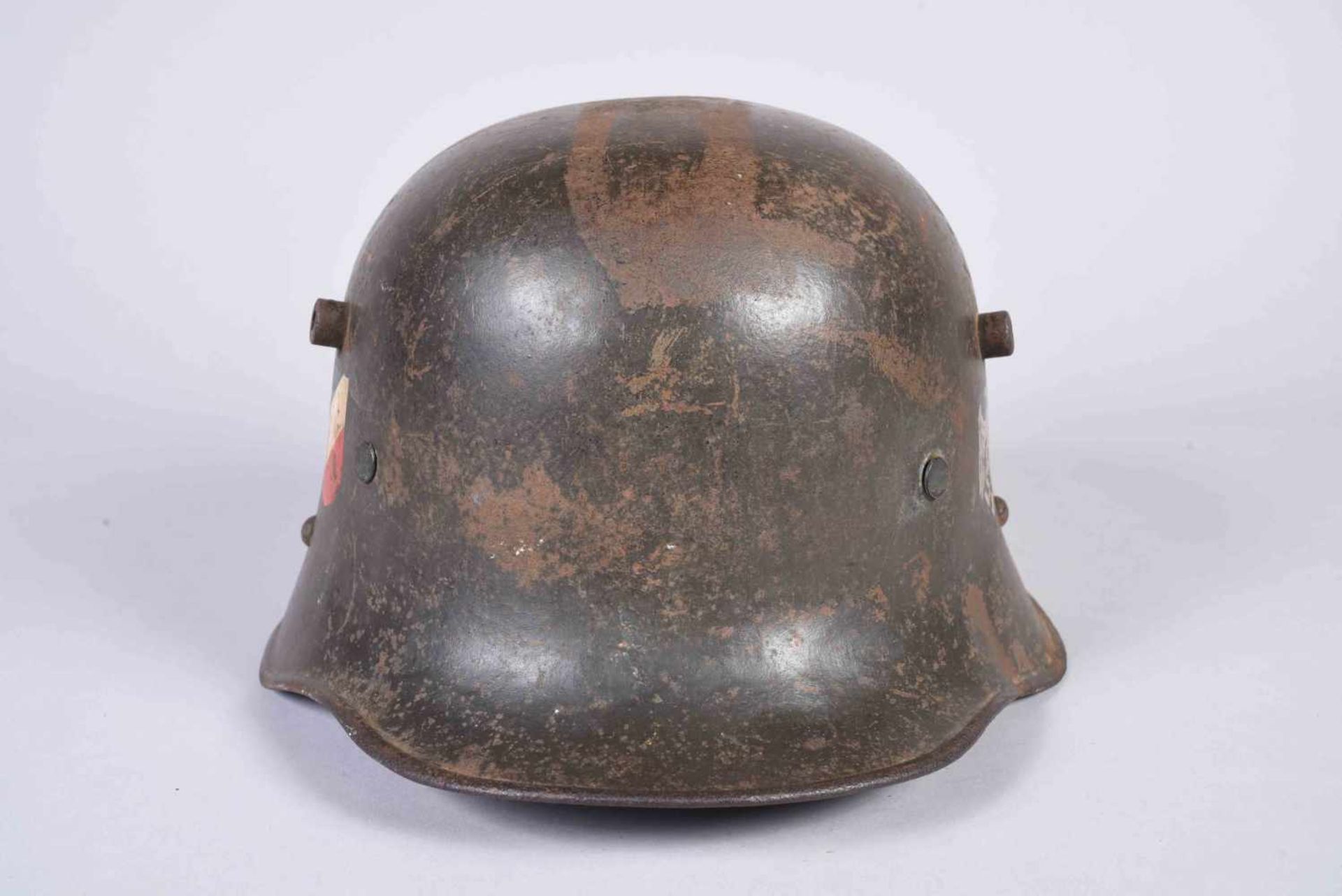 Casque autrichien modèle 16 reconditionné par l’armée Allemande à partir de 1933. Peinture