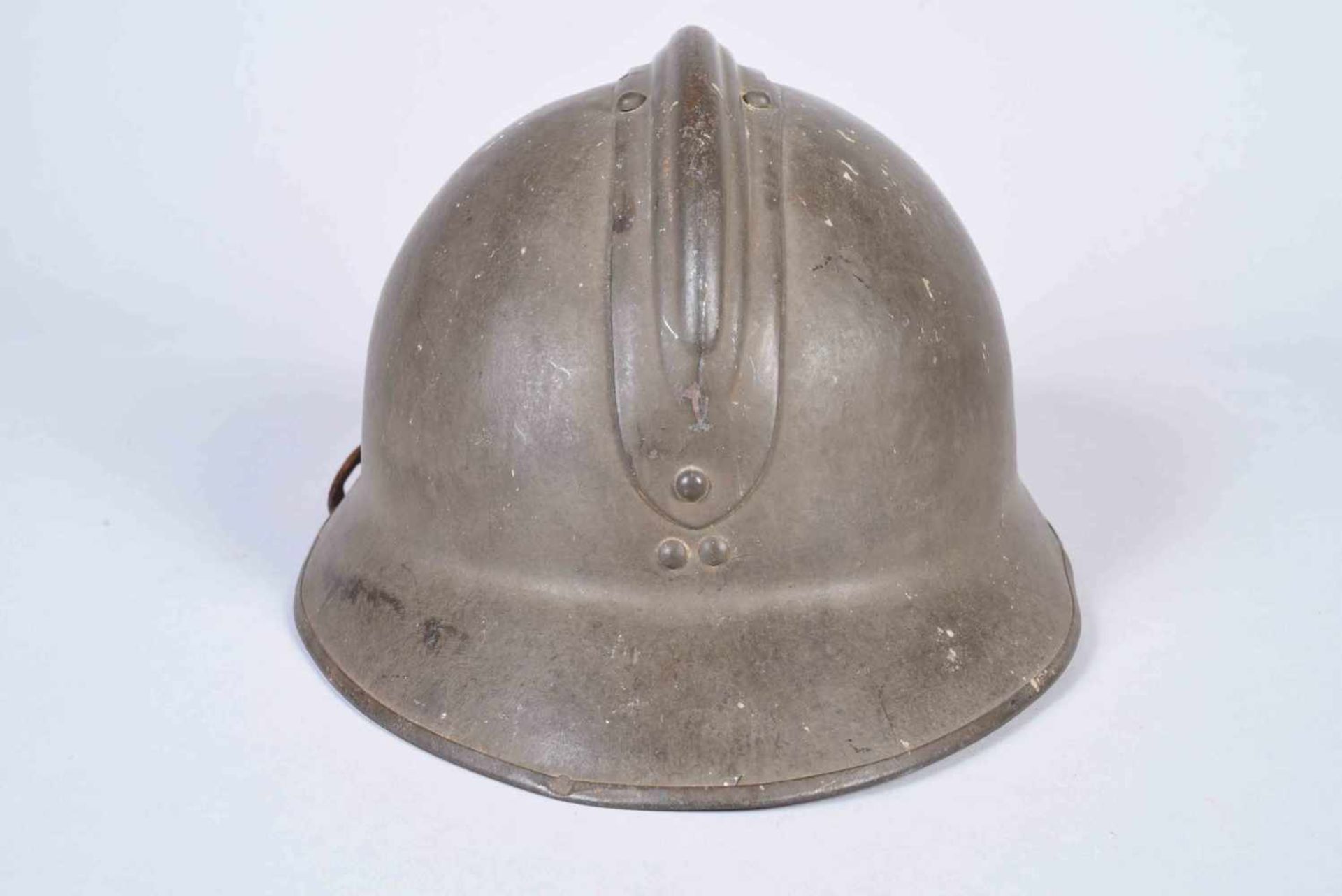 Casque Adrian modèle 26. Attribut de l’artillerie modèle 37. Fabricant M.A.M.OU Marseille 1938. - Bild 3 aus 7