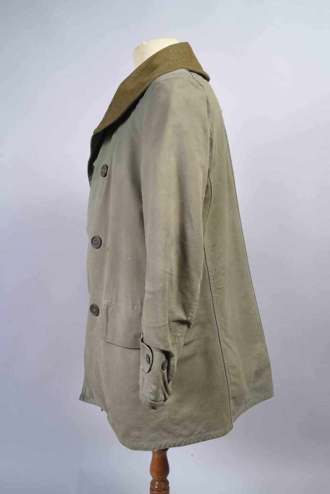 US - Veste Mackinaw américaine en forte toile verdâtre avec doublure et col en drap de laine kaki. - Image 2 of 6