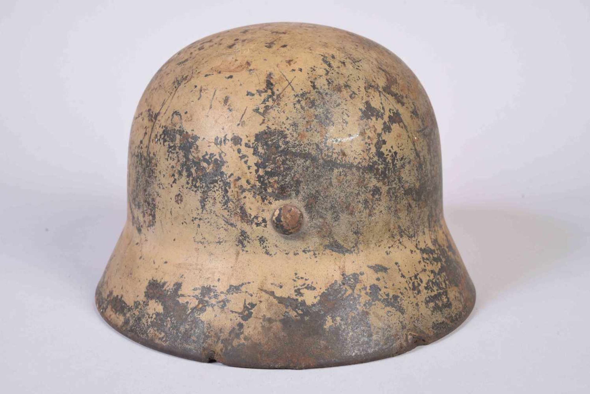 Casque Allemand Modèle 40 armée de Terre (HEER). Fabriquant Q64 le n° de série n’est pas visible. - Image 3 of 8