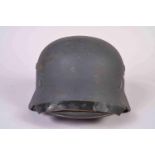 Casque allemand modèle 40 de l’armée de l’air. Fabricant Q66. Série CL26. Peinture bleu d’usine.