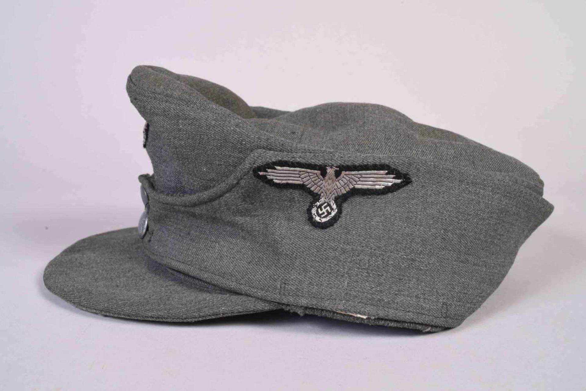 Casquette mod 43 de La Waffen XX, en drap vert, bons insignes probablement recousus, intérieur en - Bild 3 aus 8