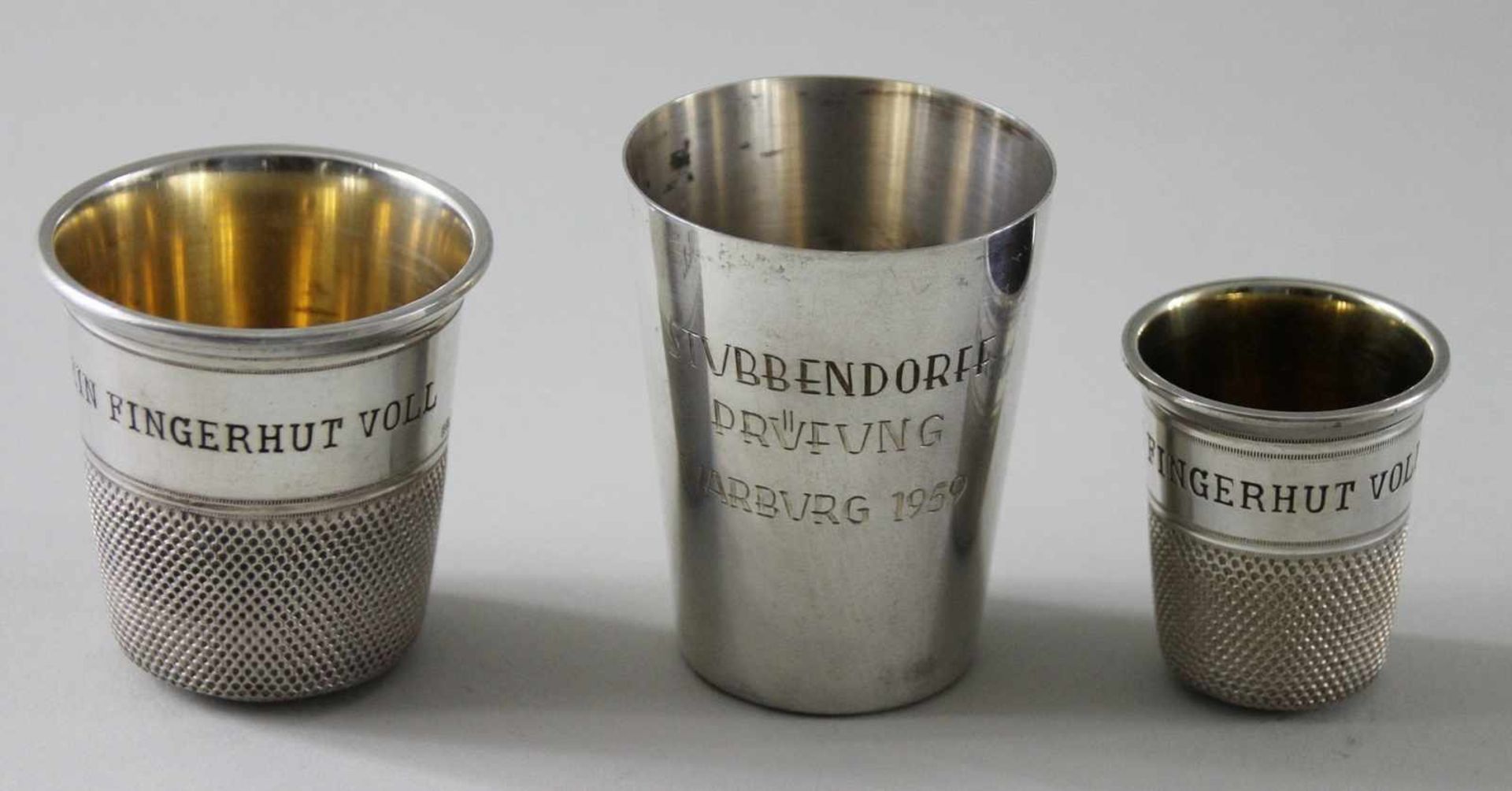 2 Fingerhüte und 1 kleiner Becher, 835er Silber, Silberschmiede Wilkens, Bremen u.a., 1950er