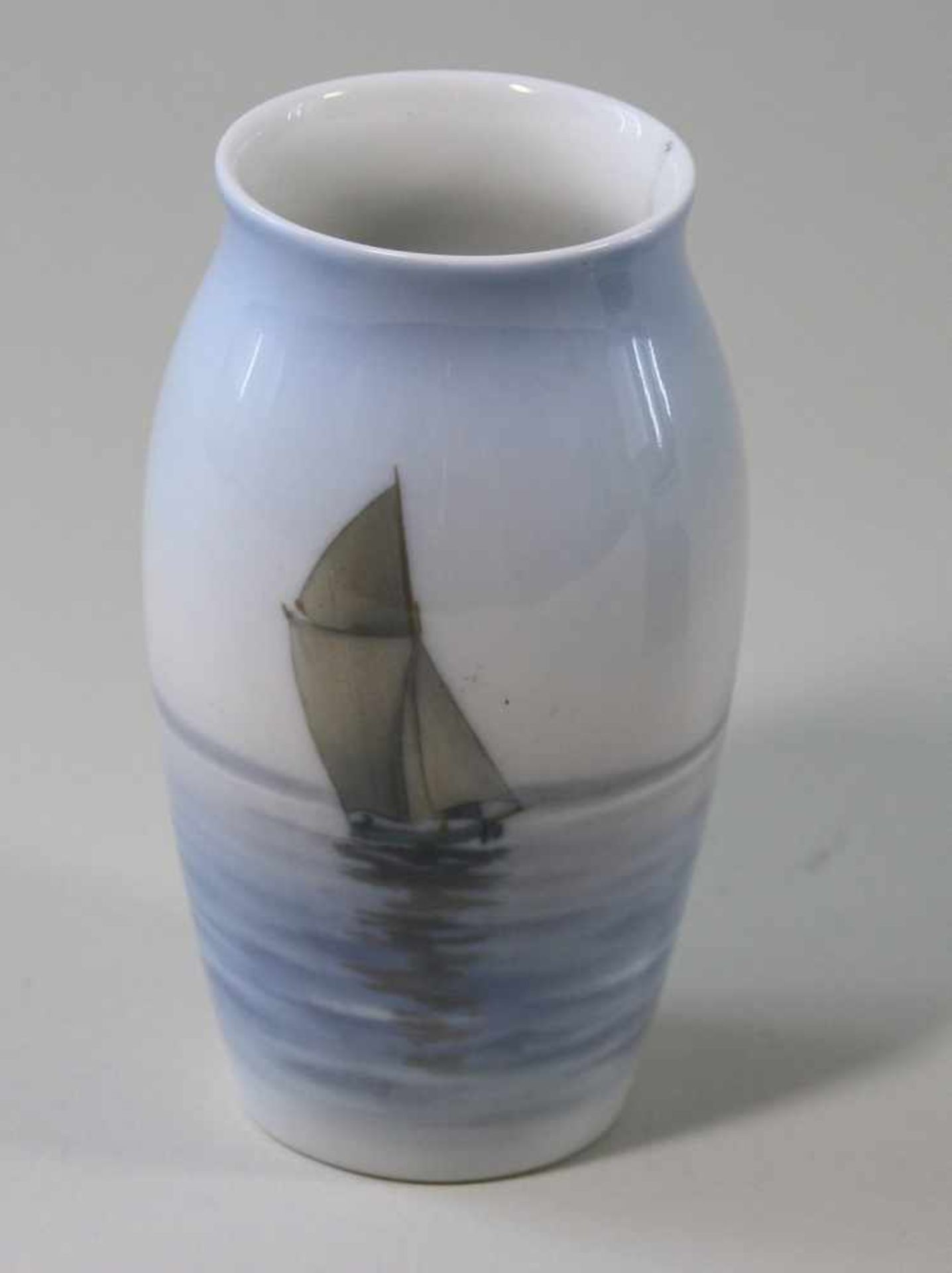 Vase, Porzellan-Manufaktur Bing & Grøndahl, Kopenhagen, Motiv: "Segelboot auf ruhiger See", 1952 -