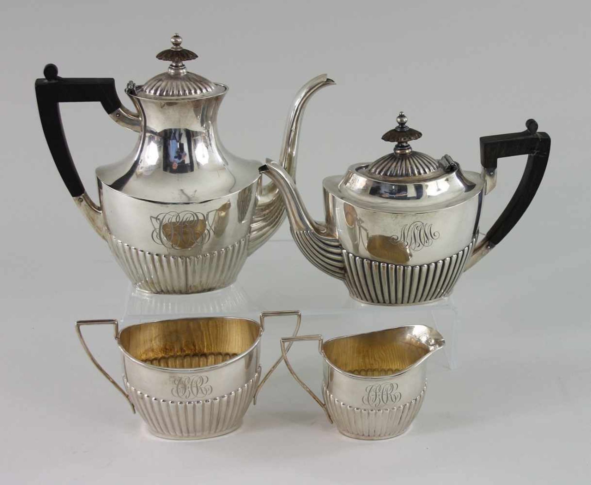 Kaffee- und Teekanne mit Sahnegießer und Zuckerschale, Sterlingsilber, Birmingham, England, um 1839,