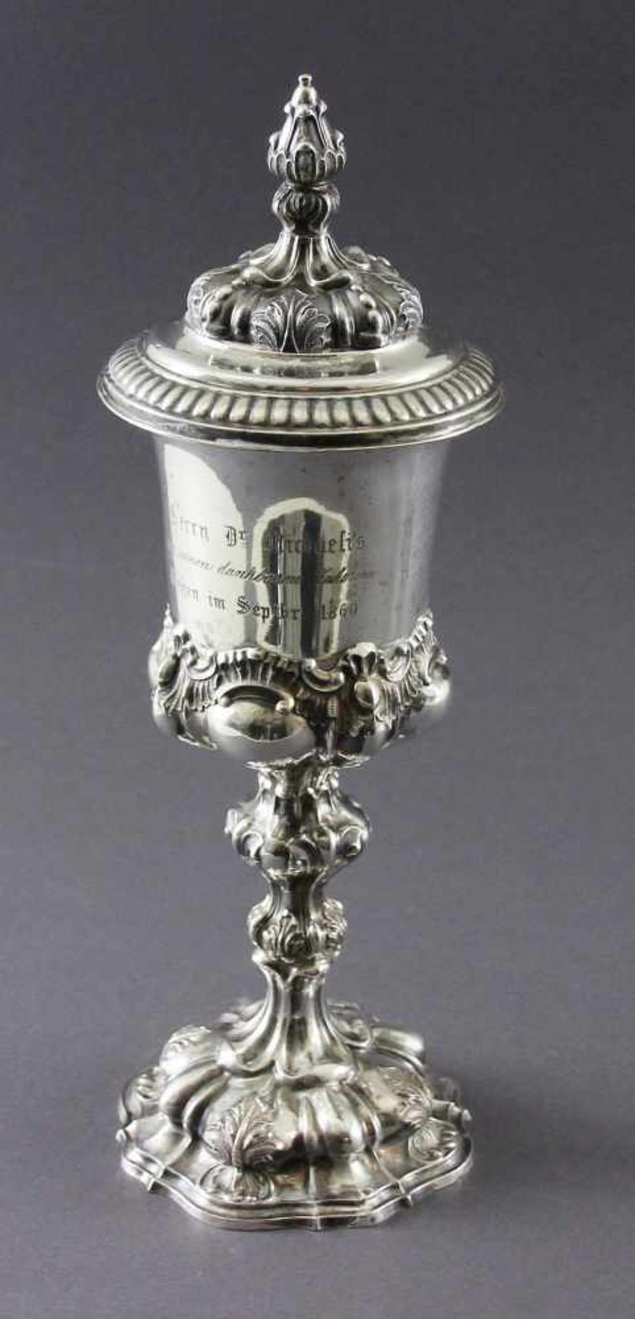 Prunk-Deckelpokal, 13 lötiges Silber, deutsch, 19. Jhd., Gesamtgewicht: 470 gr., Auf Glockenfuß