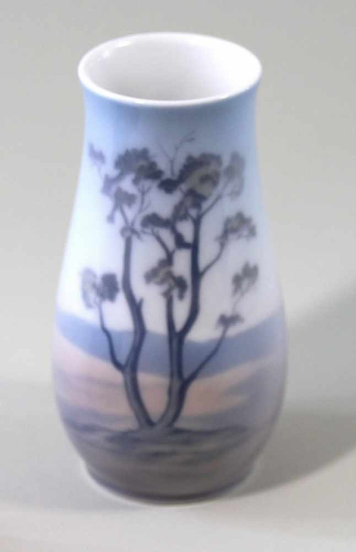 Vase, Porzellan-Manufaktur Bing & Grøndahl, Kopenhagen, Motiv: "Einsamer Baum", 1915 - 1948,