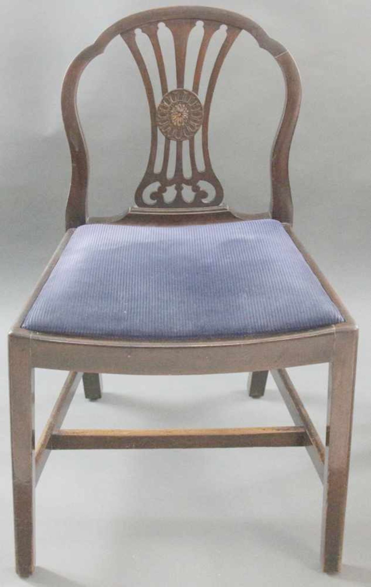 6 Regency - Stühle, Mahagoni, England, um 1820, gesproste Rückenlehne, mittig mit großer Rosette, - Bild 3 aus 3