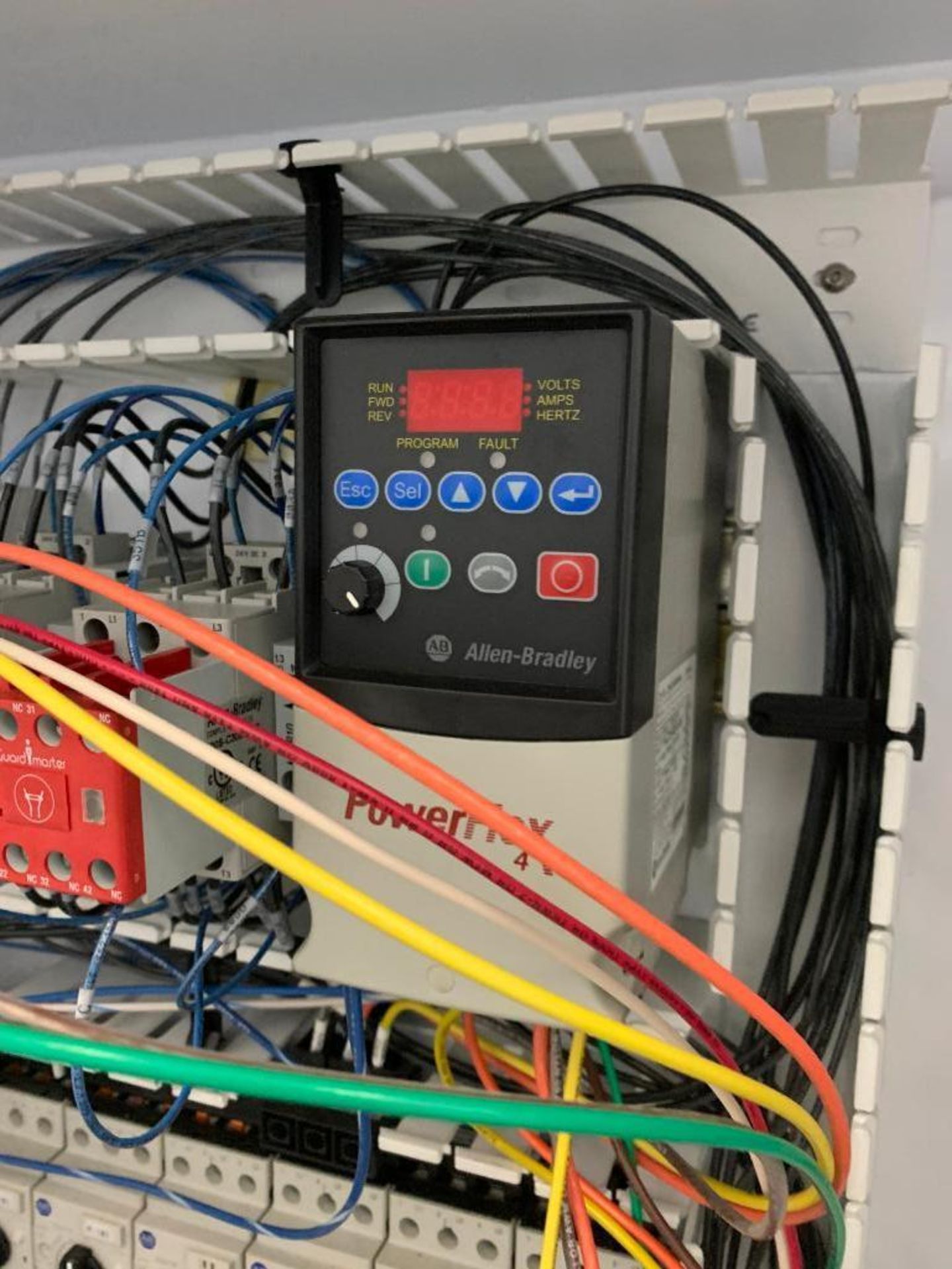 Goodman control panel and contents - controlled (3) pick and place with conveyors - Image 8 of 16