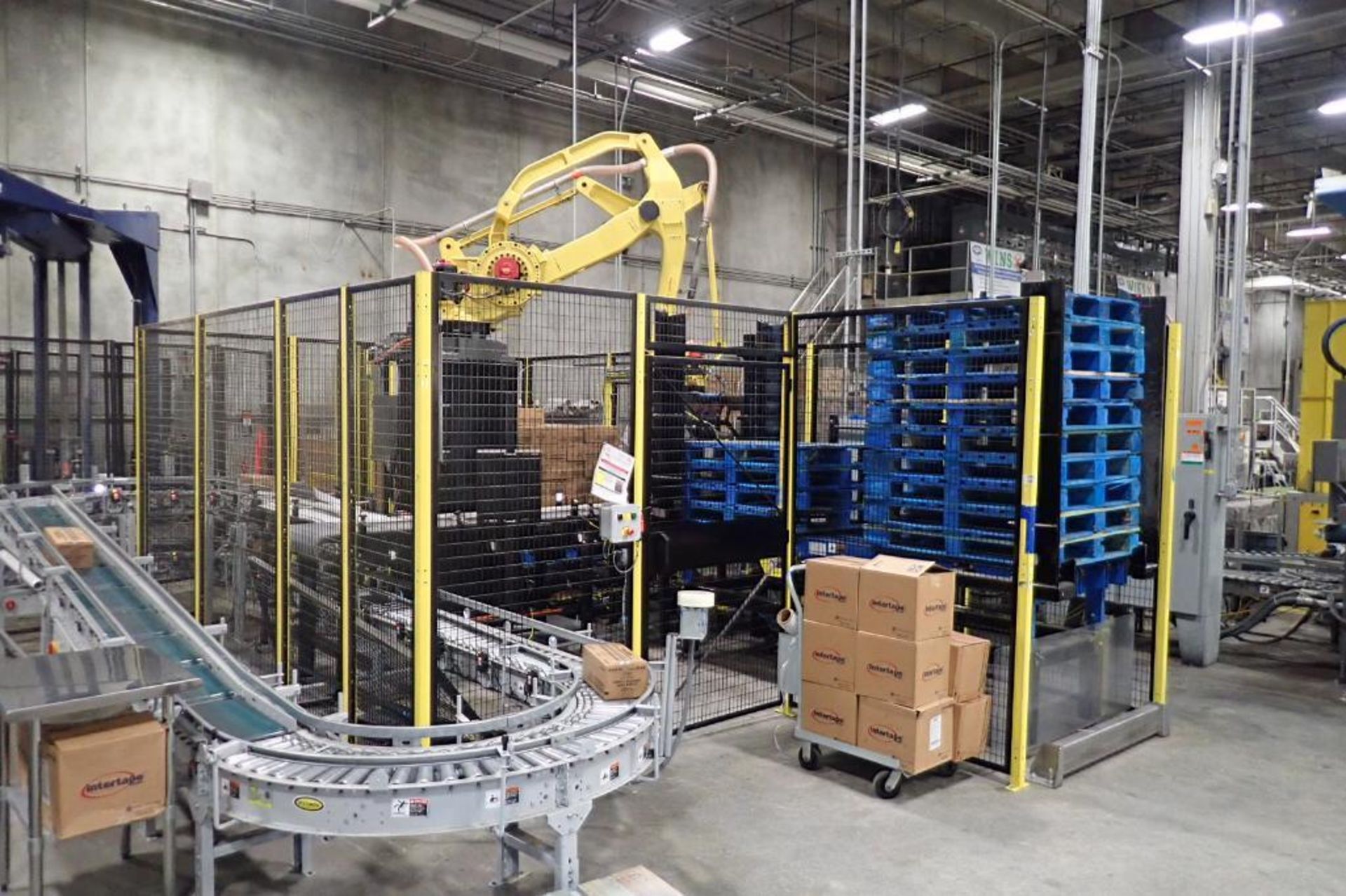 2015 Fanuc palletizing robot model M-410iC/185