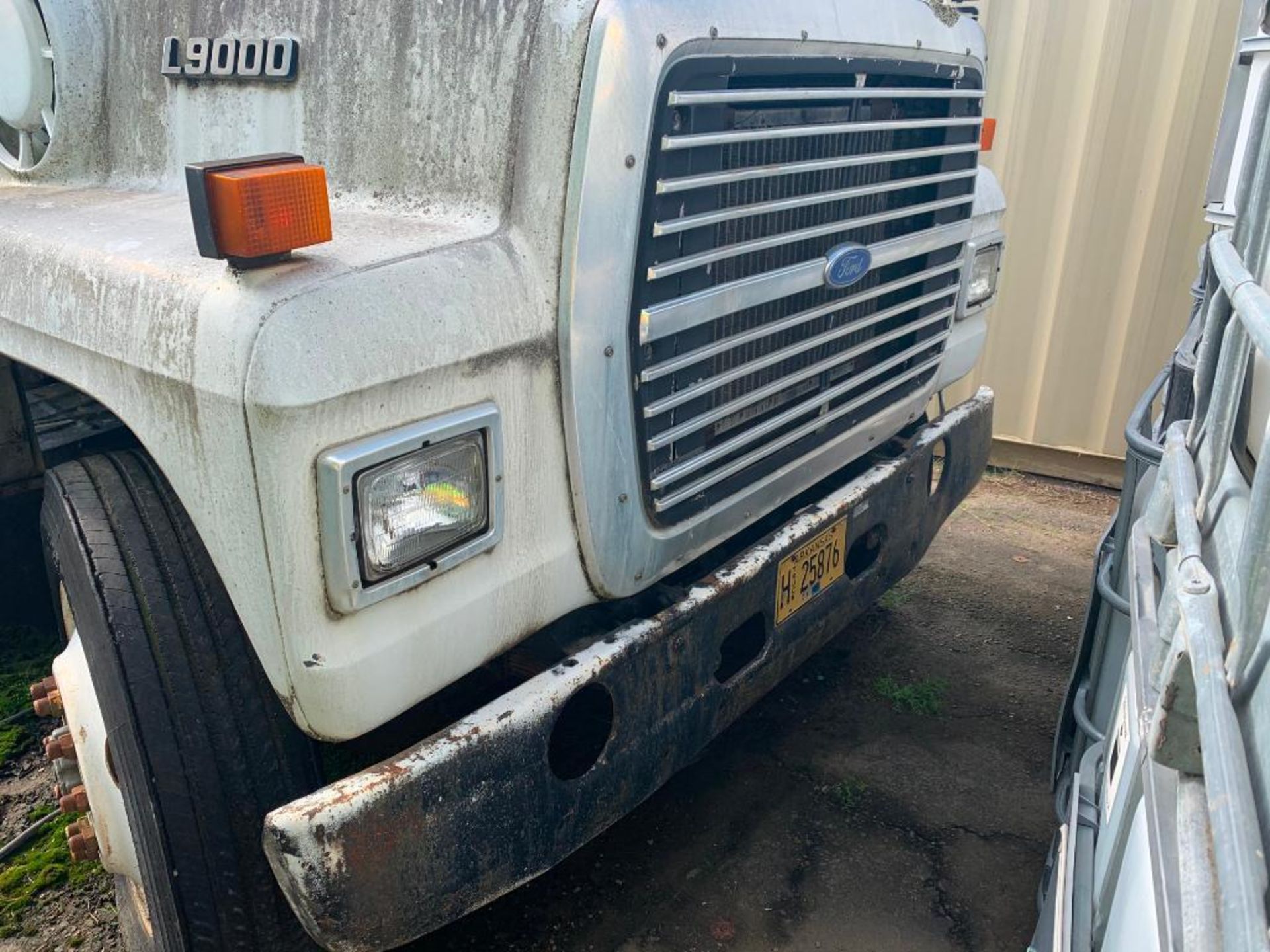 Ford L9000 tandem axle dump truck - Image 2 of 7