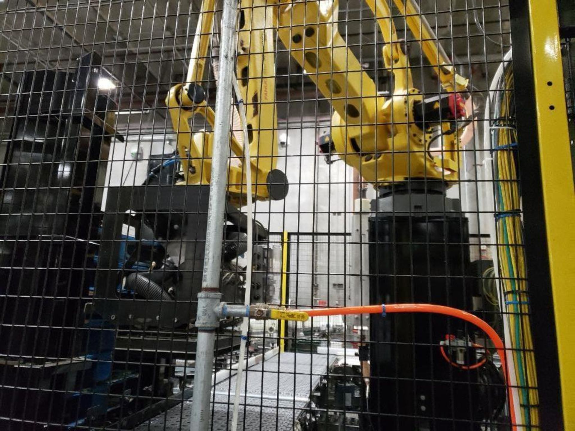 2015 Fanuc palletizing robot model M-410iC/185 - Image 8 of 19