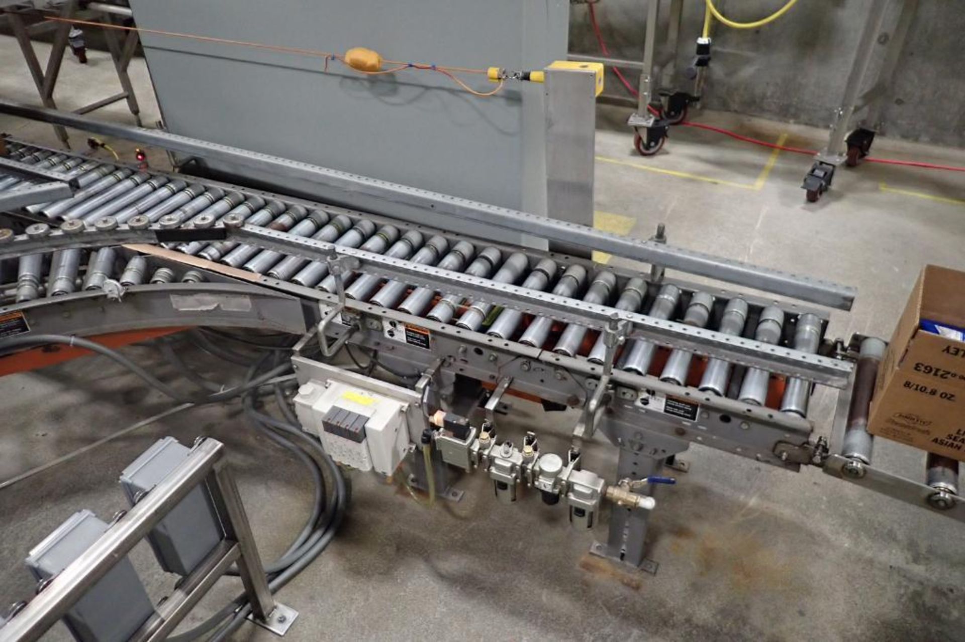 25 ft. power roller case conveyor - Image 7 of 11