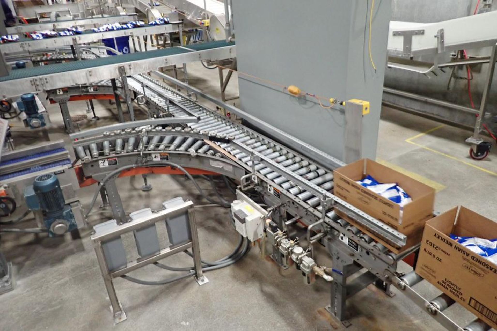 25 ft. power roller case conveyor - Image 2 of 11