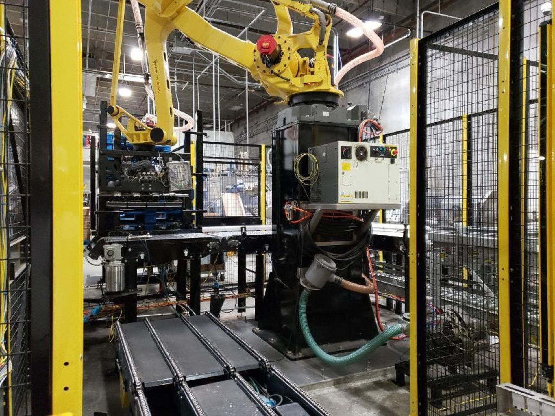 2015 Fanuc palletizing robot model M-410iC/185 - Image 12 of 19