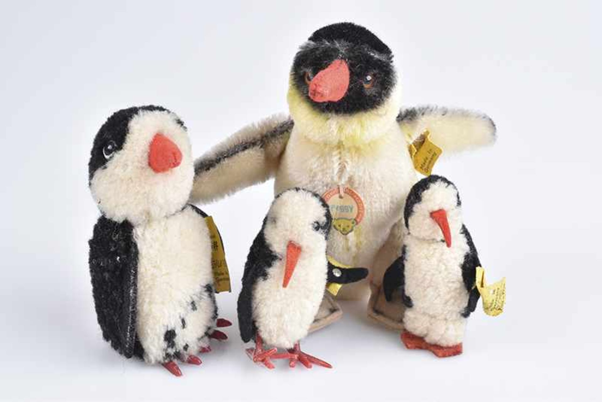 STEIFF 4 Pinguine, Woll-Pinguin, KF, Nr. 7390/ 08, "Peggy", KFS, Nr. unleserlich, Mohair, Pinguin,