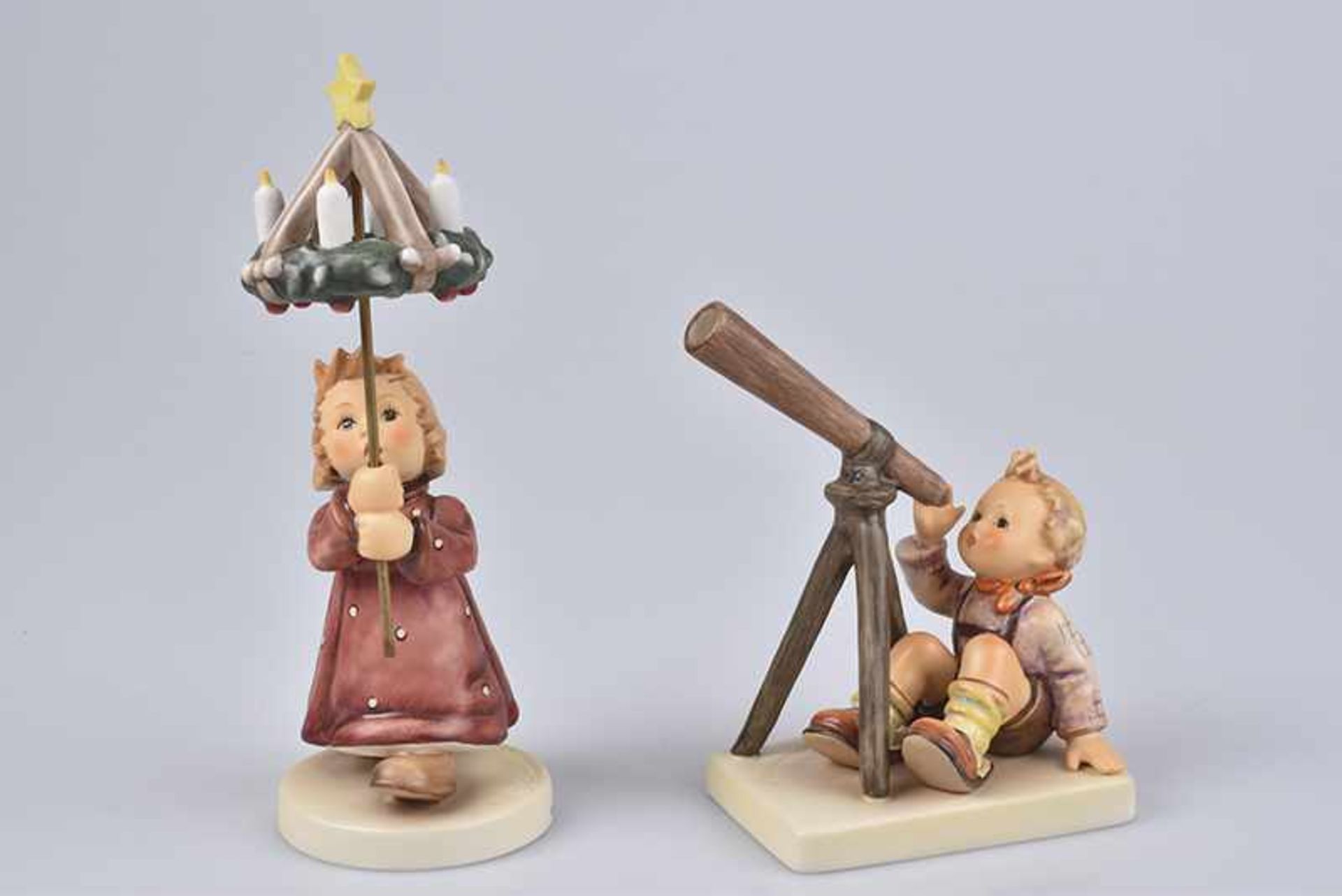 GOEBEL/ HUMMEL 2 Figuren 'Sterngucker - Star Gazer' + 'Advent, Advent - Christmas by Candlelight',