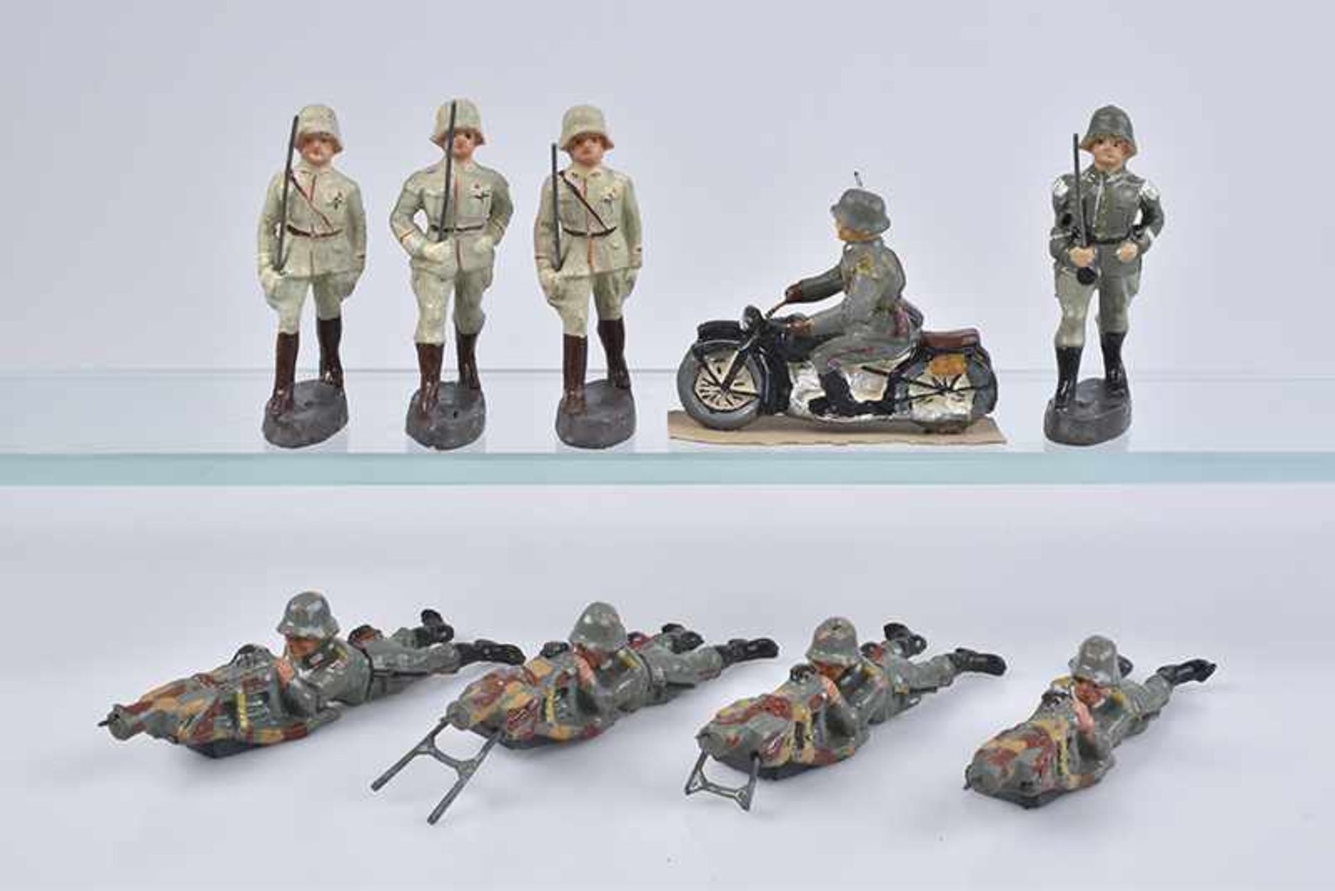 Konv. 9 Soldaten, Wehrmacht, M.h. 7,5 cm, verschiedene Darstellungen, Offizier, 4x Richtschützen,