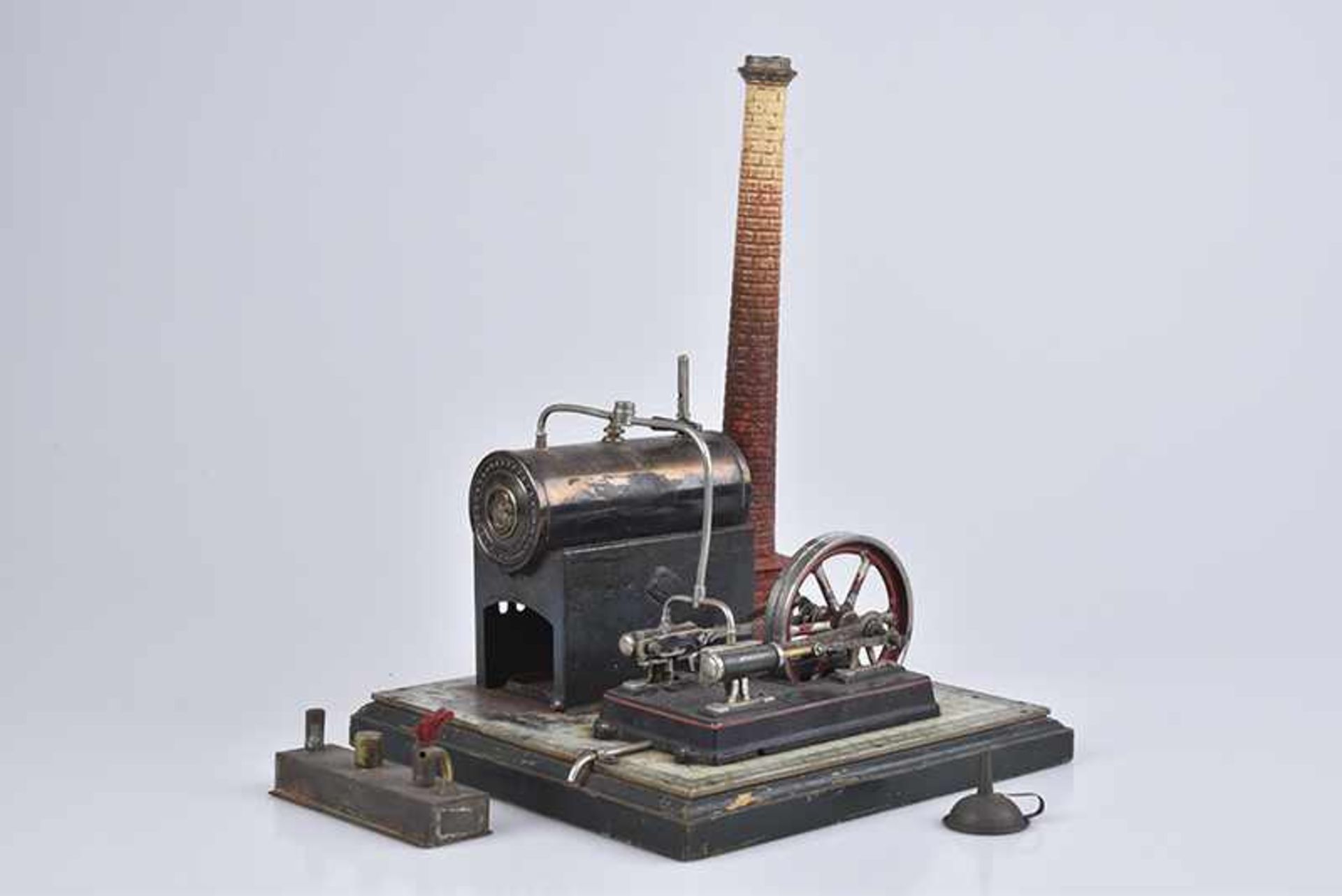 Uralte BING Dampfmaschine, H 32,5 cm, liegender Kessel, KD 5,5 cm, mit Armaturen und Brenner,