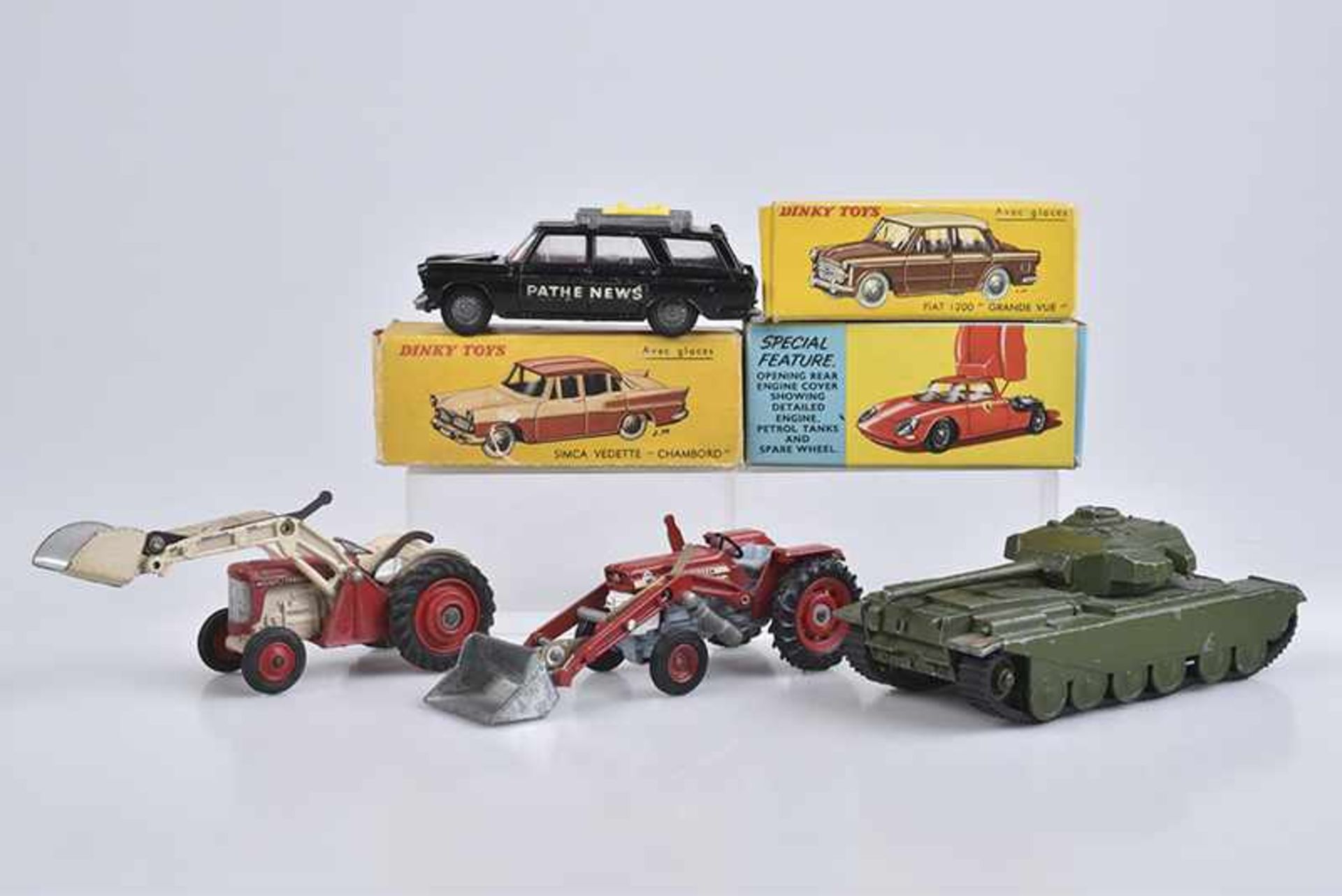 DINKY TOYS/ CORGI TOYS u.a. 7 Modellfahrzeuge, M 1:43, verschiedene Modelle, darunter DINKY TOYS 531