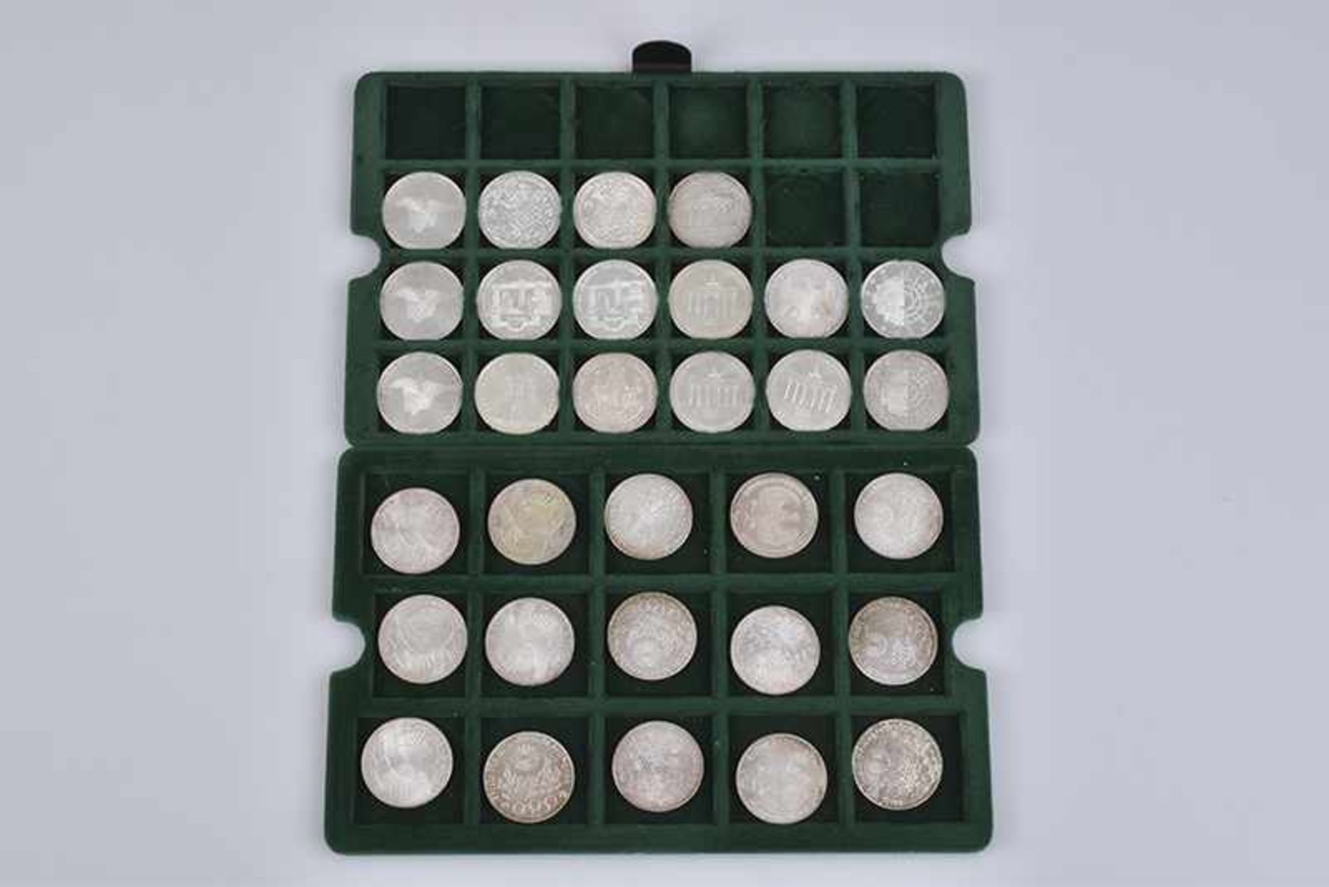 Konv. 31 Silbermünzen, 10-DM-Münzen, darunter '1000 Jahre Potsdam', 'Olympische Spiele' u.a.,