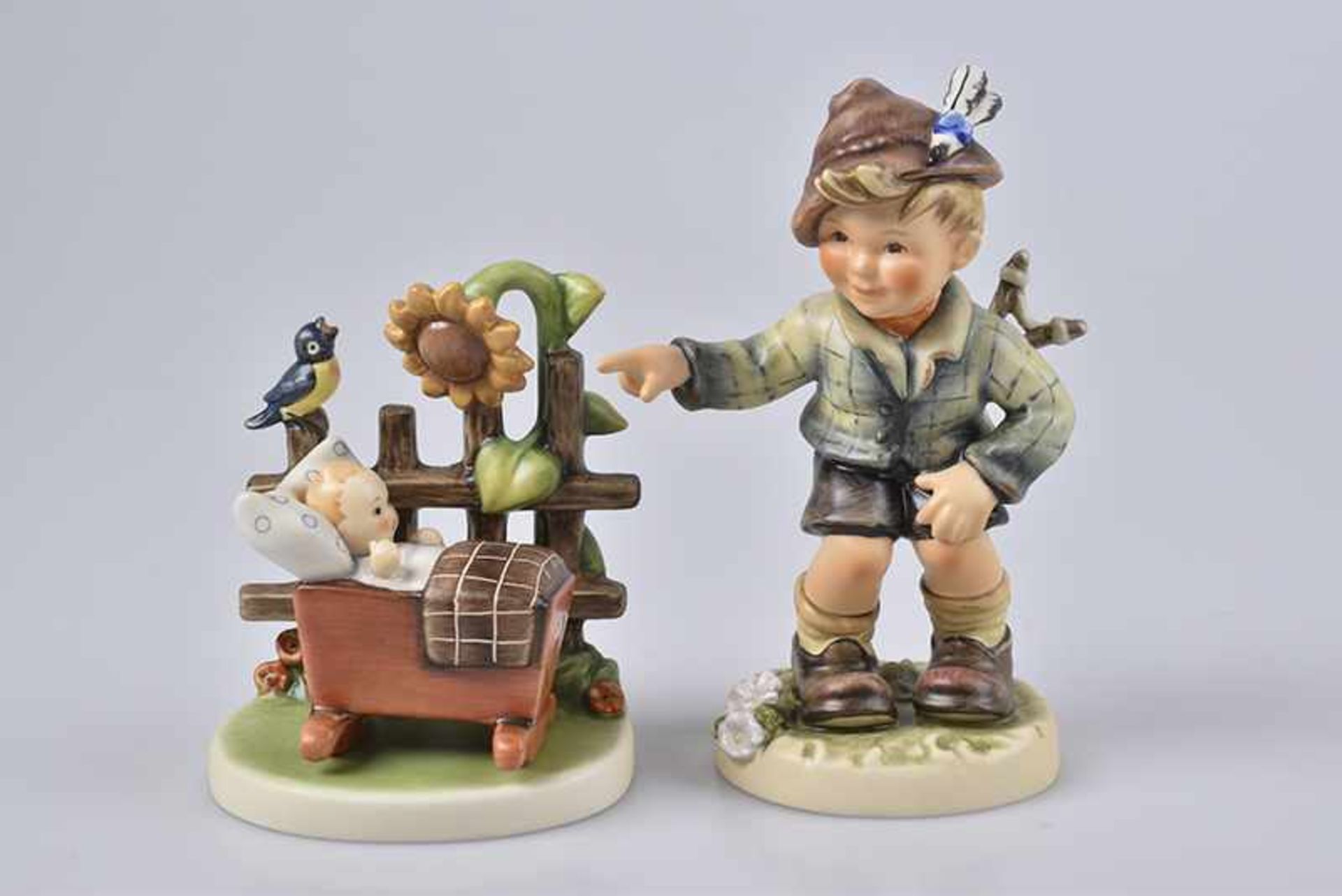 GOEBEL/ HUMMEL 2 Figuren 'Ich krieg` Dich - Gotcha!' + 'Sonnenkind - Sunny Morning', Porzellan,