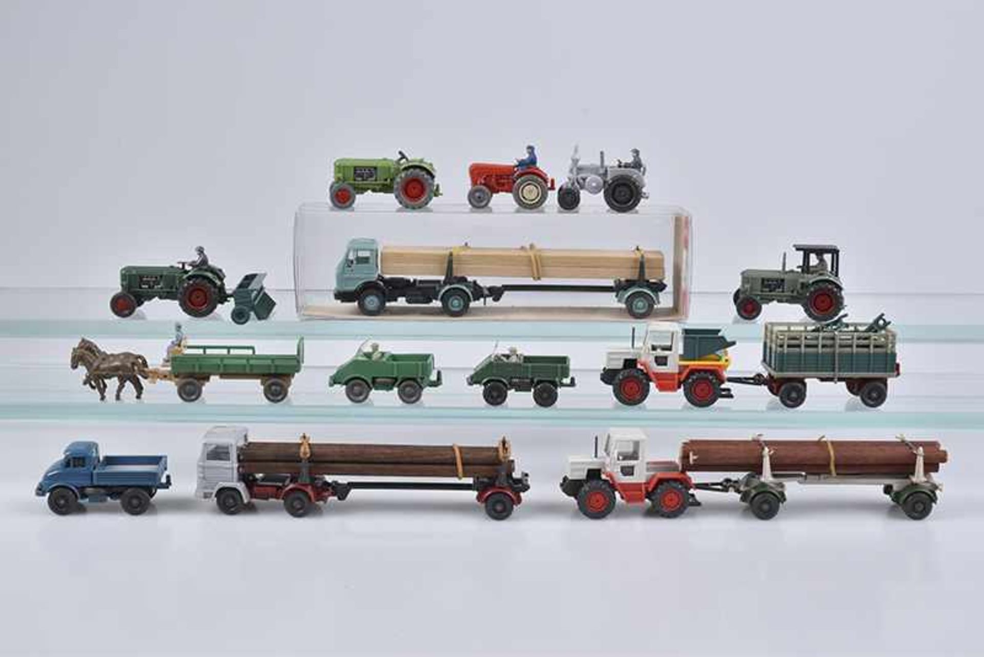 WIKING,13 Traktoren und Lastfahrzeuge, Hp, M 1:87, verglast, 60-80er Jahre, versch. Modelle darunter