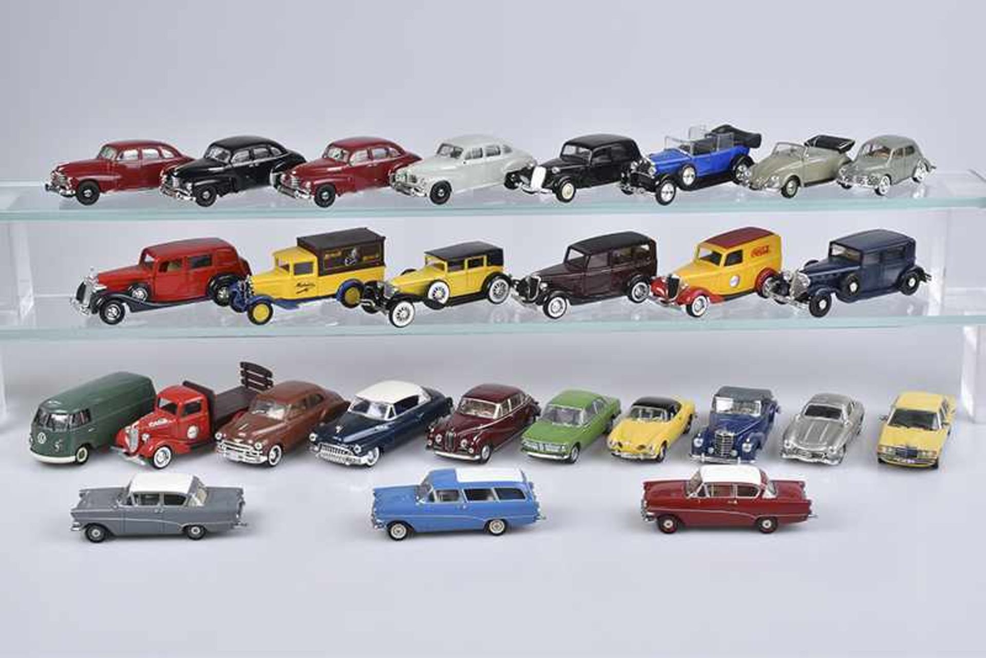 Konv. MINICHAMPS/ SOLIDO 25 Modellfahrzeuge, M 1:43, darunter Minichamps Opel Kapitän 1951-53, MB