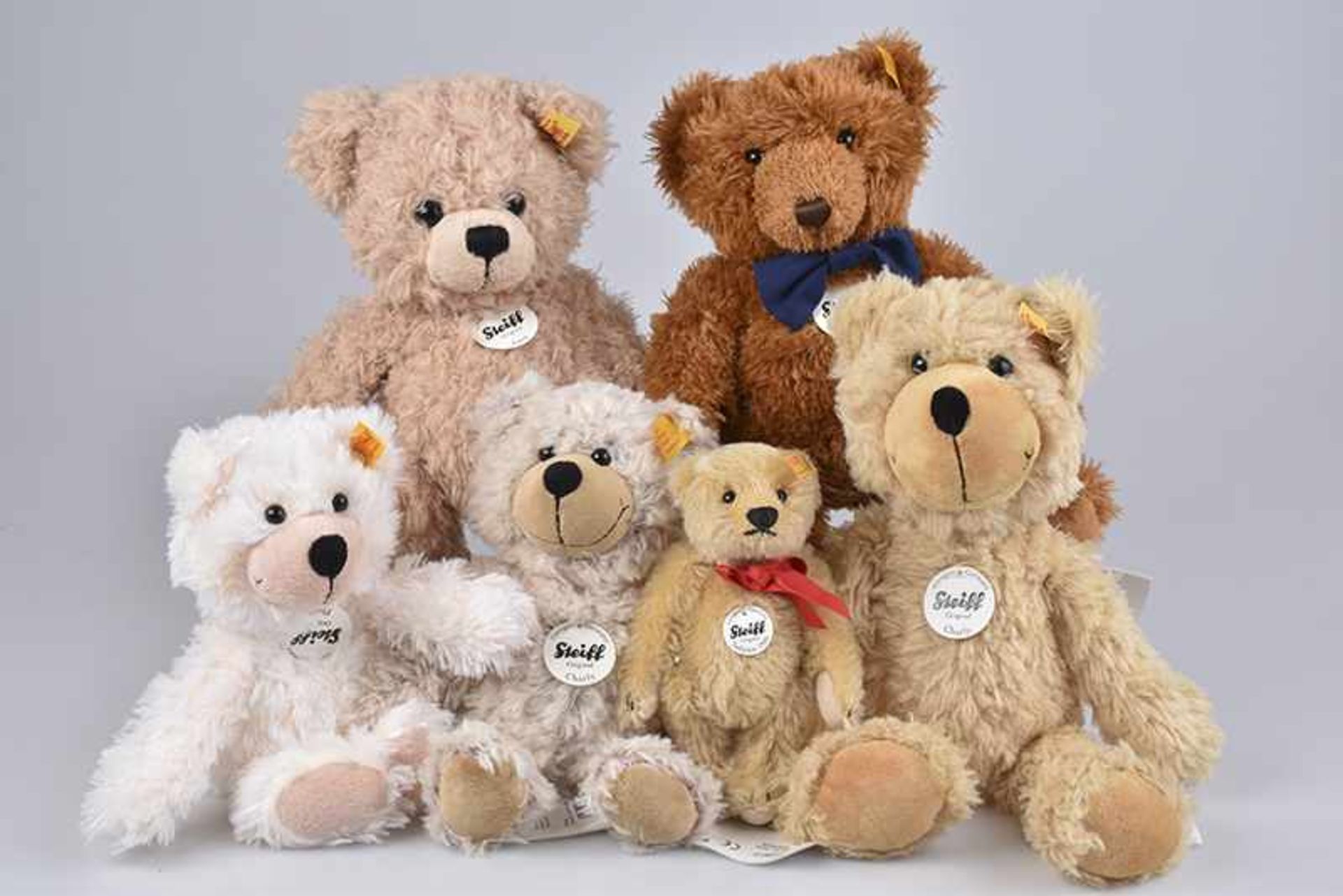 STEIFF 6 Teddybären, 1 "Classic 1909", KFS, Nr. 040115, Mohair, blond, 5-fach gegliedert, 15 cm, 5