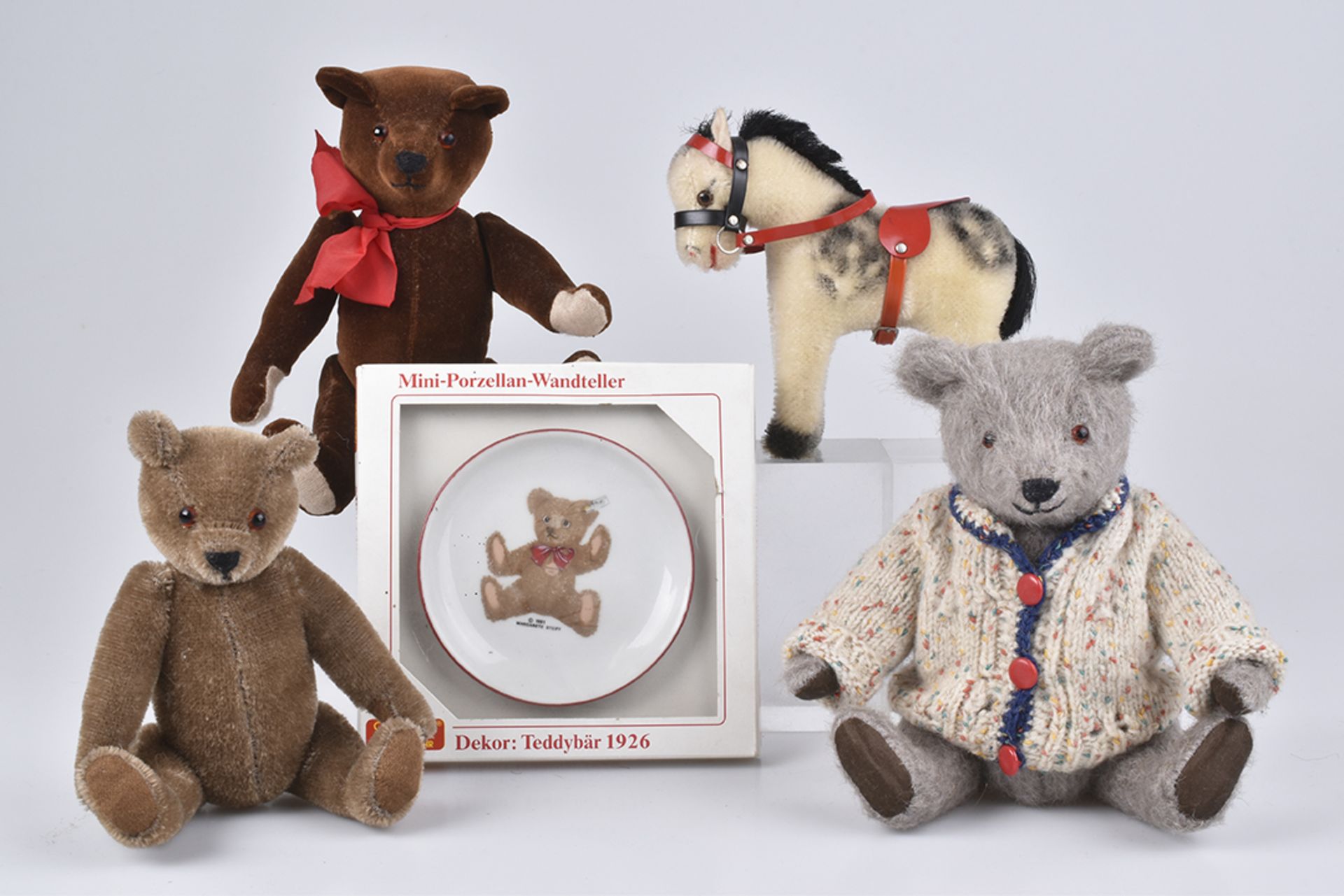 Konv. STEIFF 1 Teller Original Teddy, 3 Teddybären und 1 PonyMohair/ Samt, unterschiedliche Größen