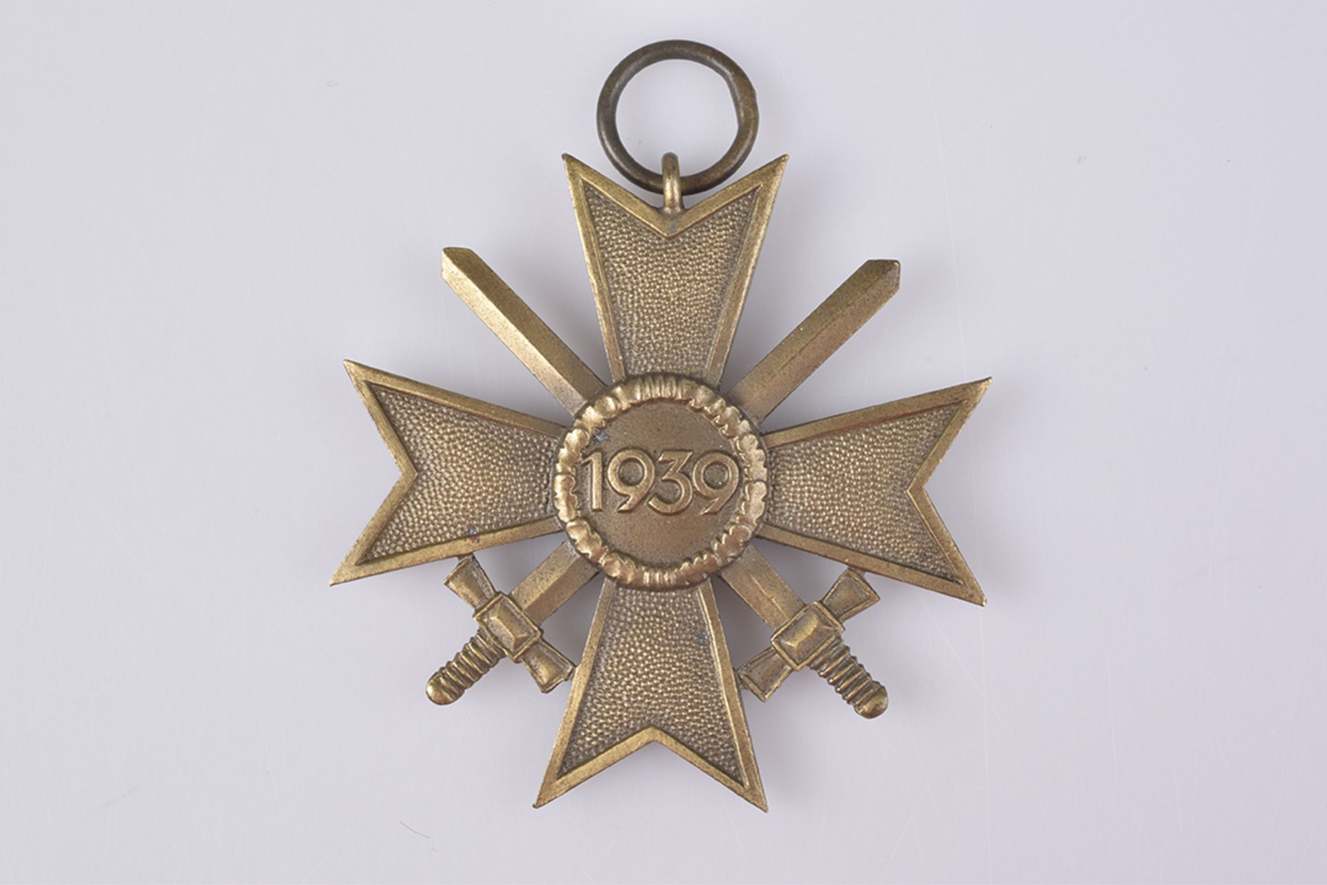 WK II Kriegsvedienstkreuz mit Schwertern2 Klasse 1939, mit Verleihungsurkunde vom 1. Dezember - Image 3 of 3