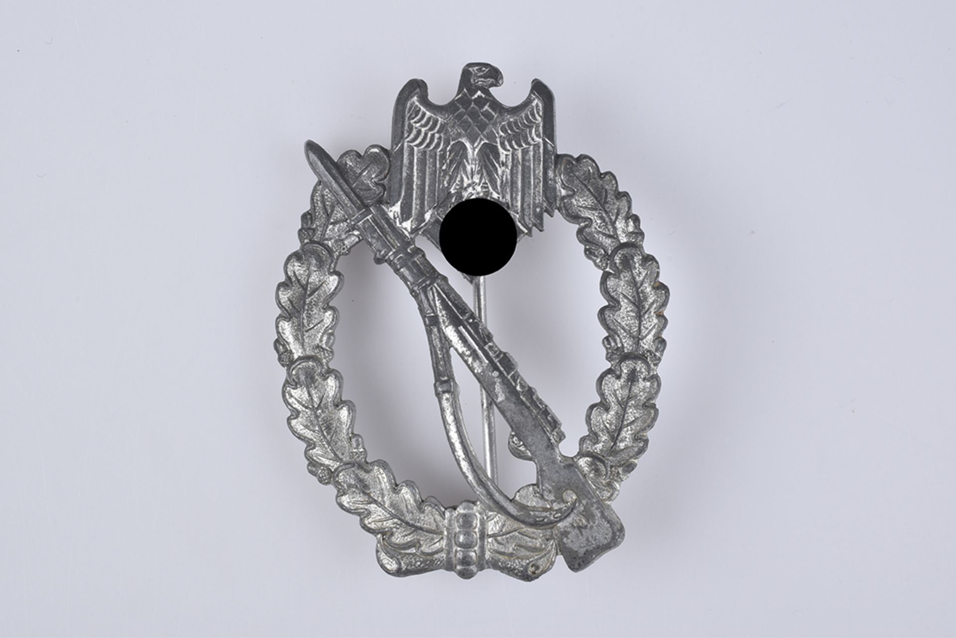 WK II Infanterie Sturmabzeichen in Silberversilbertes Zink, ohne Herstellerbezeichnung, teilw.