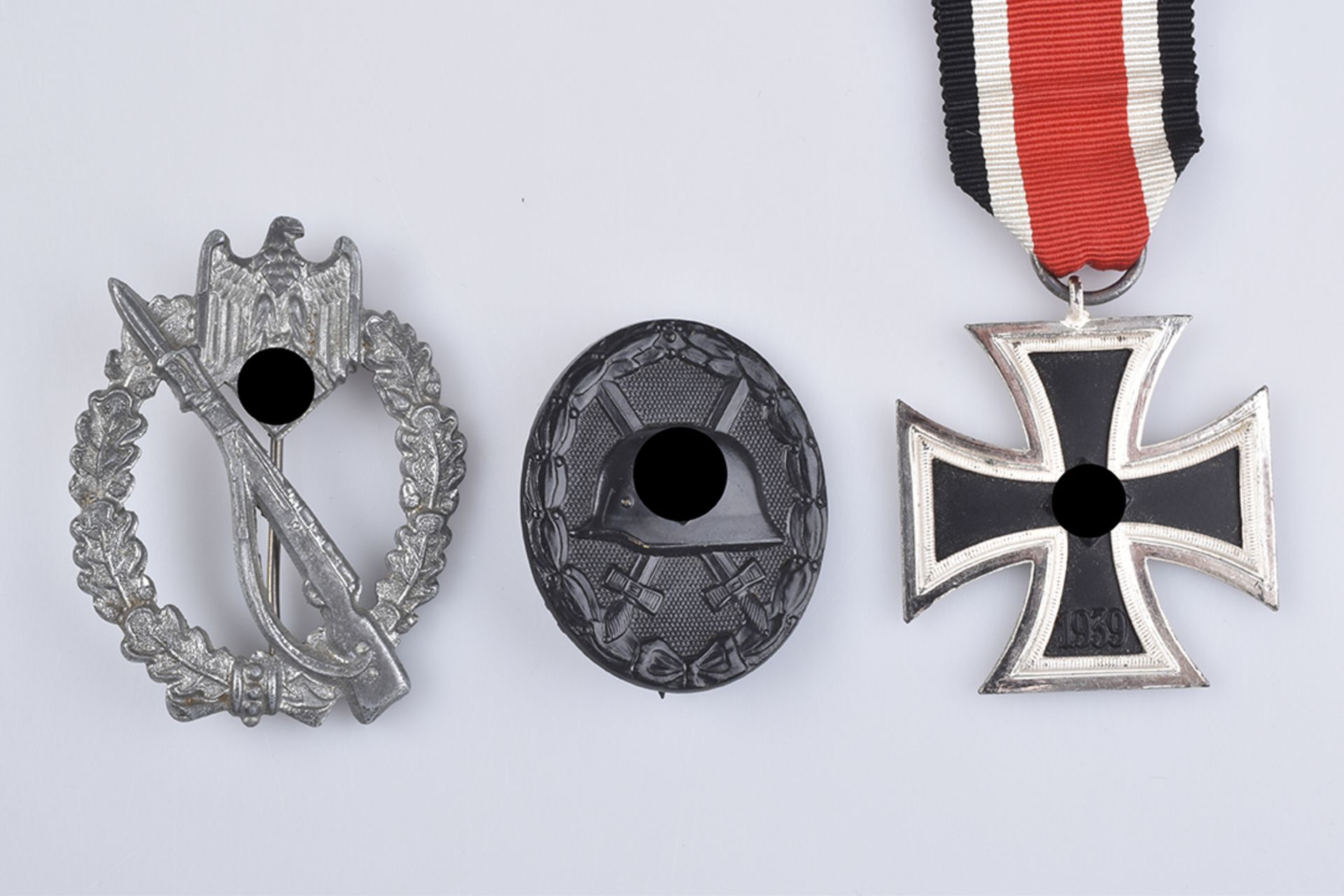 WK II EK II, ISAF, VWA Schwarz und Silber mit dazugehörigen Urkunden - Image 2 of 3