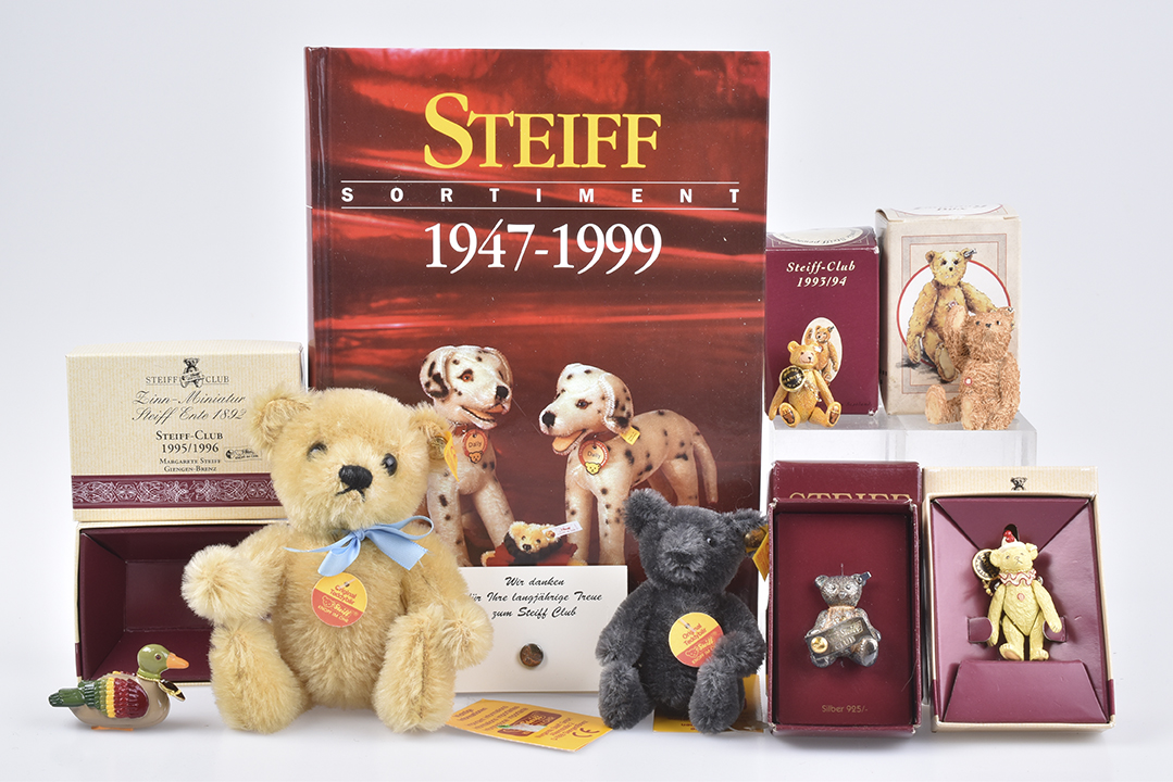 STEIFF 2 Original Teddybären und 5 Club Geschenke