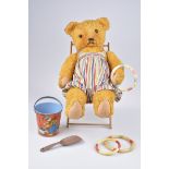 SONNEBERG Teddybär mit Liegestuhl und Sandspielzeug