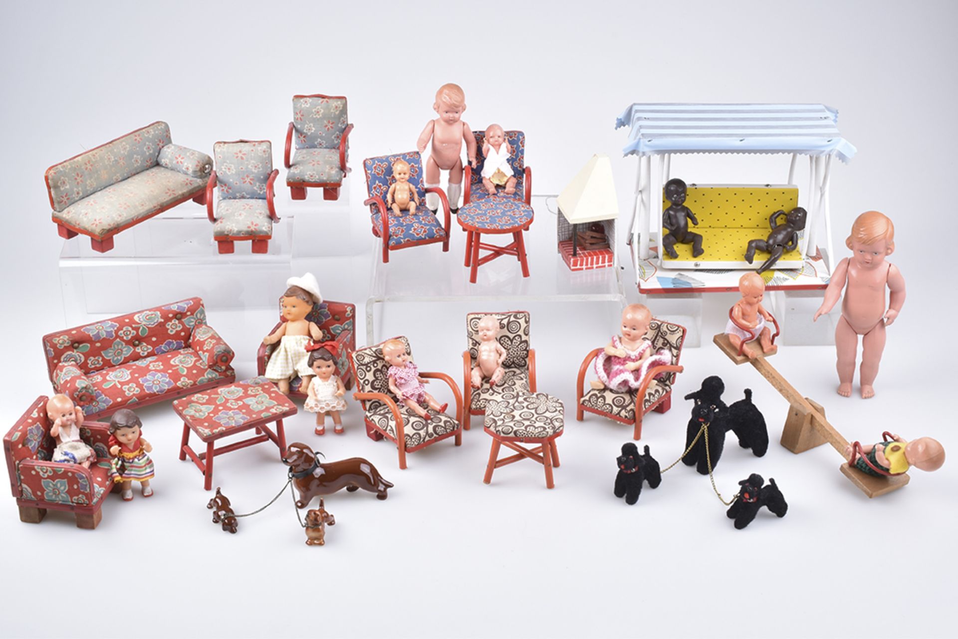 Puppenmöbel + Puppenkinder für die Terrasse