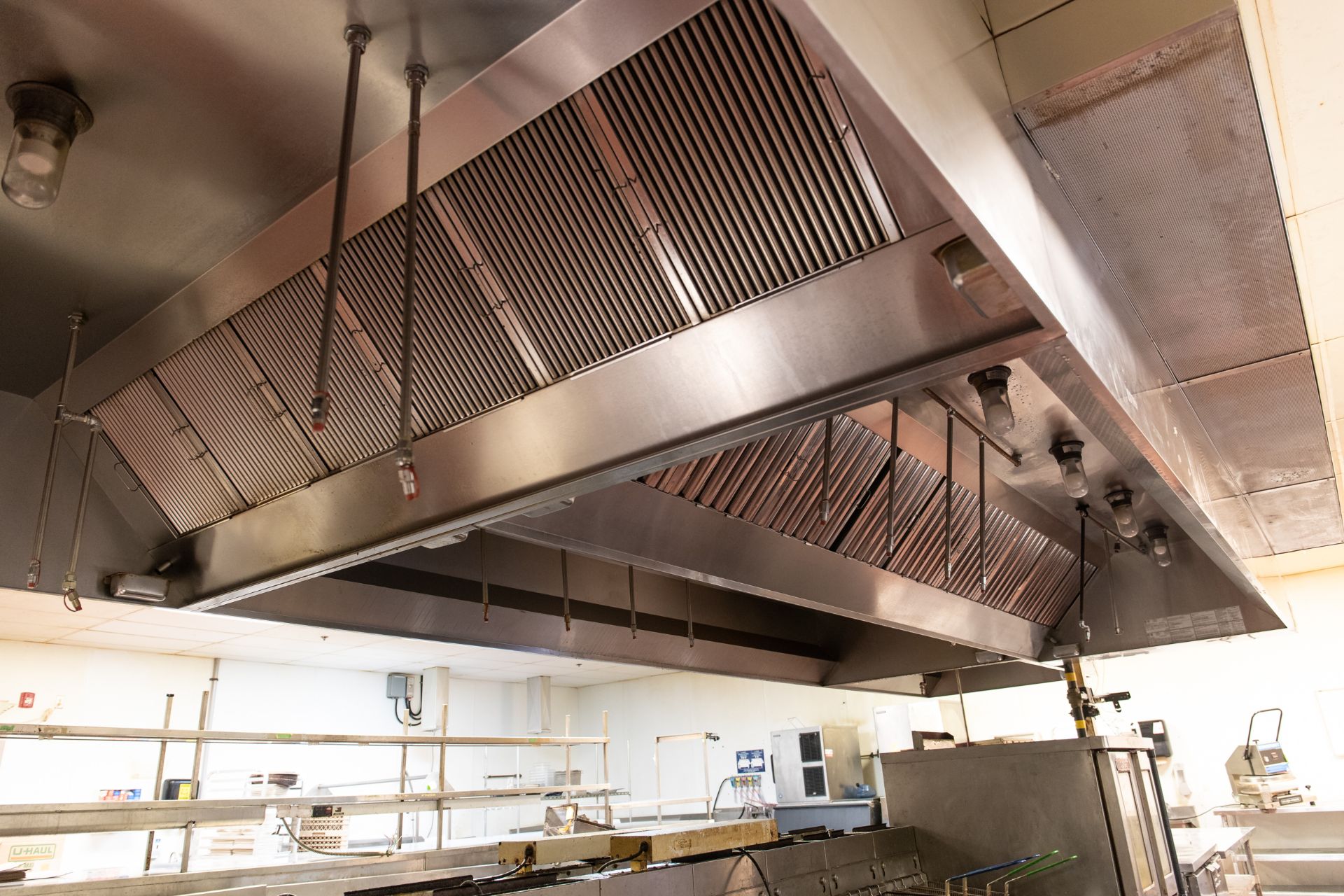 CAPTIVE AIR DOUBLE SIDED EXHAUST HOOD H- L- W- (AT YOUR COST MUST HAVE CERTIFIED CONTRATOR TO REMOVE - Image 2 of 6