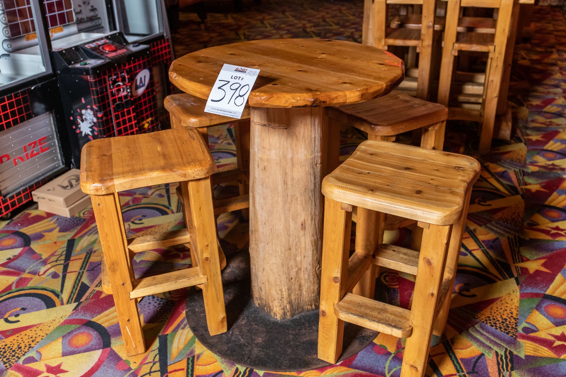 ROUND PUB TABLE WITH FOUR STOOLS- H-42" D-34"