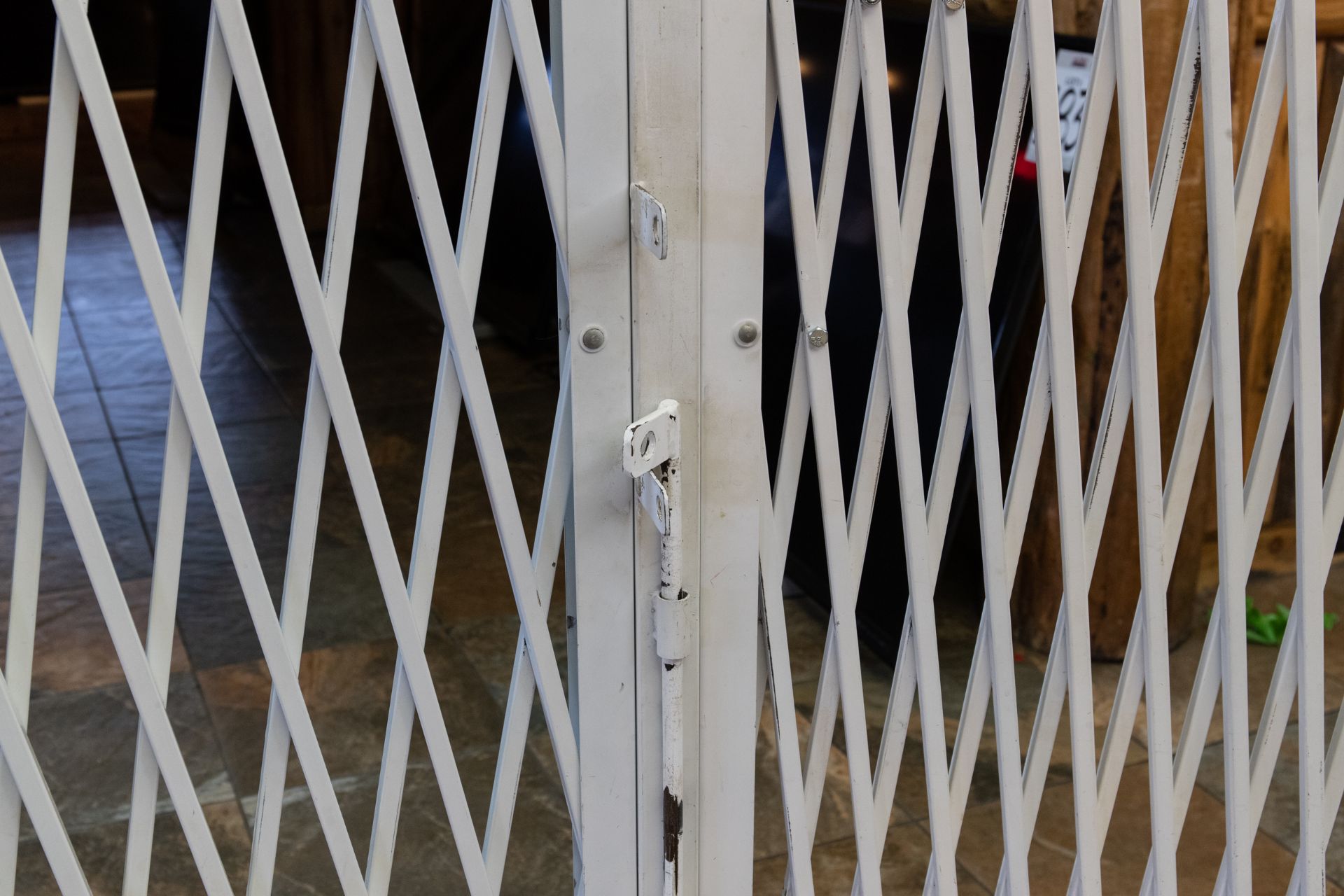 LOCKABLE ACCORDIAN STYLE SECURITY FENCE - 17FT. - Image 3 of 4