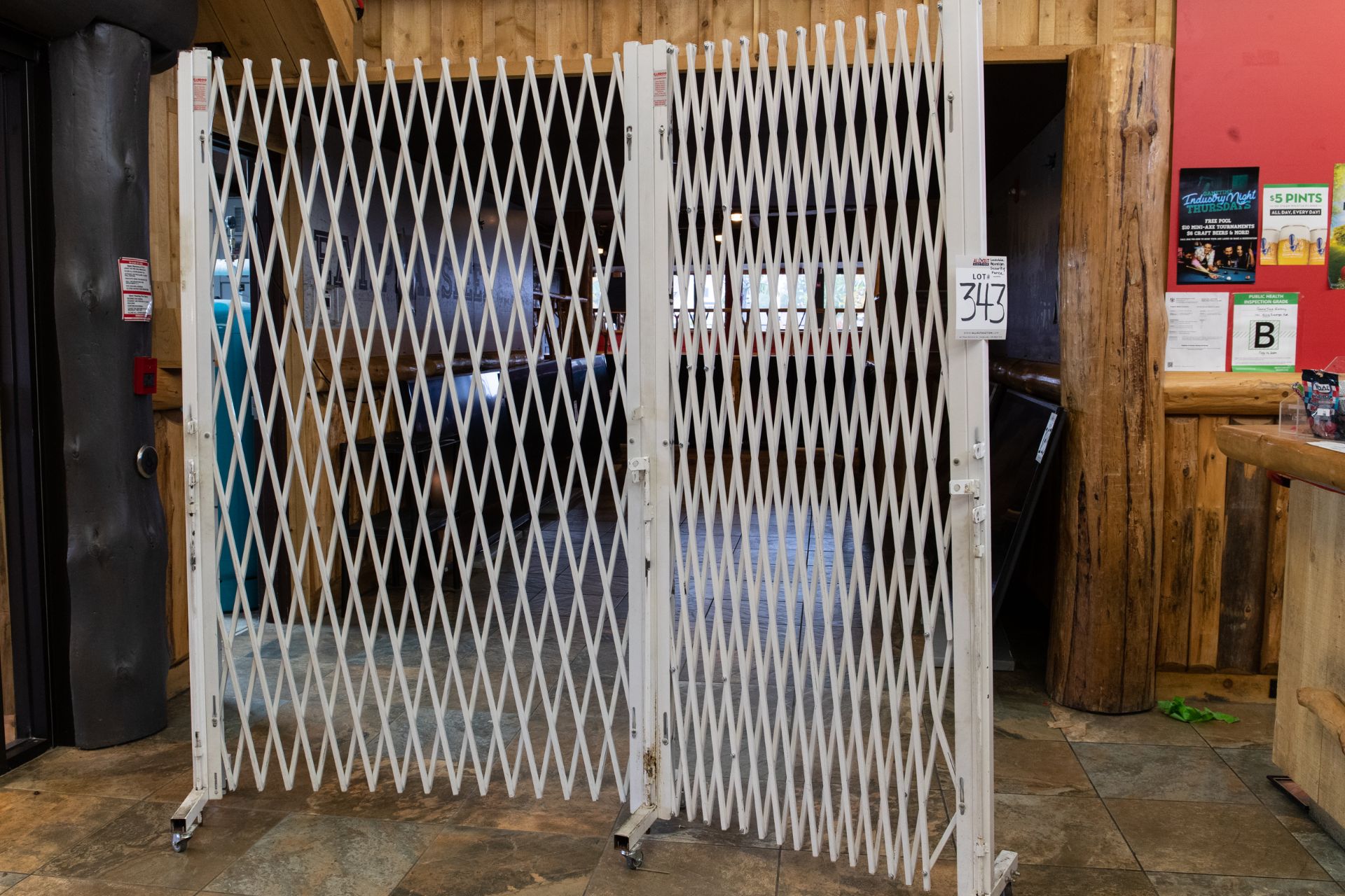 LOCKABLE ACCORDIAN STYLE SECURITY FENCE - 17FT.