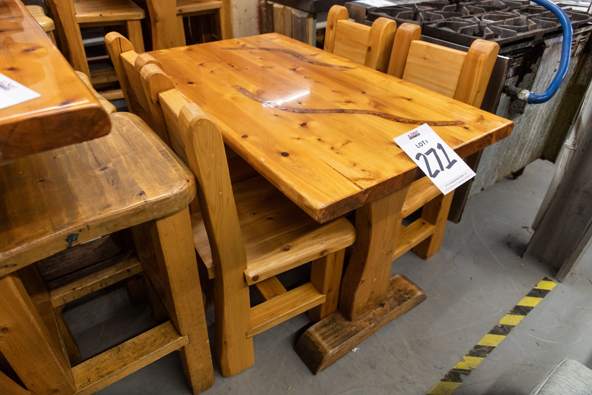 4' WHITE PINE DINING TABLE WITH 4 CHAIRS L-48" W-28" H-30" - Image 2 of 2