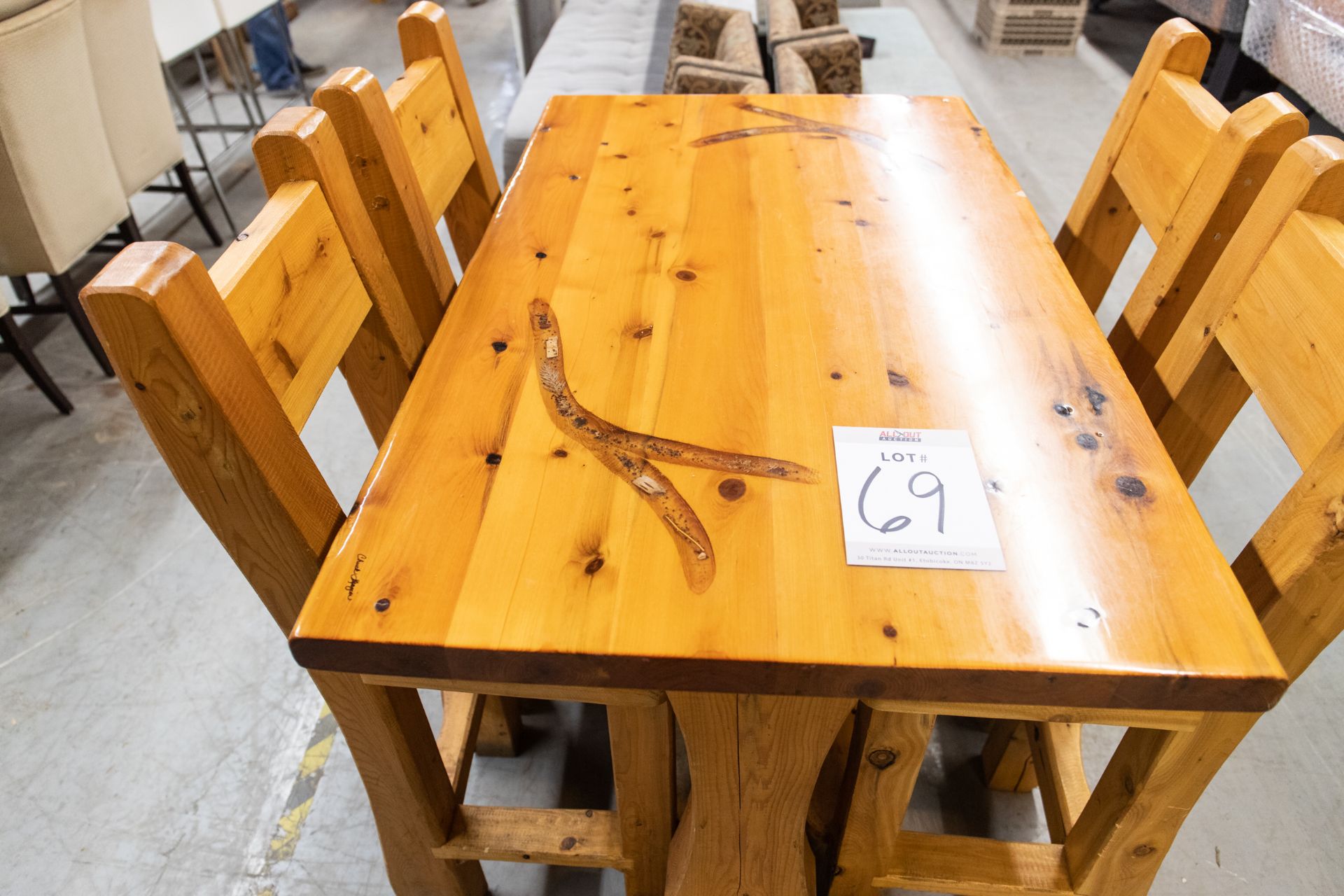 4' WHITE PINE HIGH TOP BAR TABLE WITH 4 CHAIRS - L-48" W-30" H-41'' - Image 3 of 5