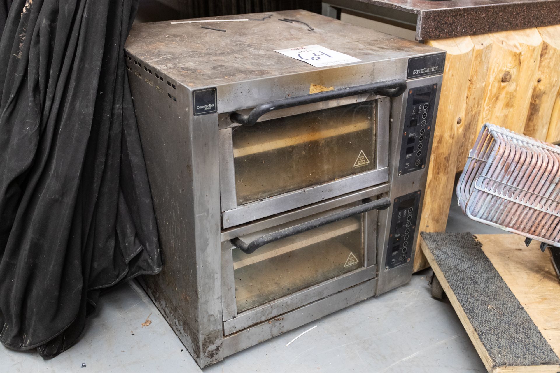 PIZZA MASTER "COUNTER TOP' SERIES 2 DOOR PIZZA OVEN (WORKING CONDITION UNKNOWN) H- 28.5" D- 25" W- - Image 3 of 3