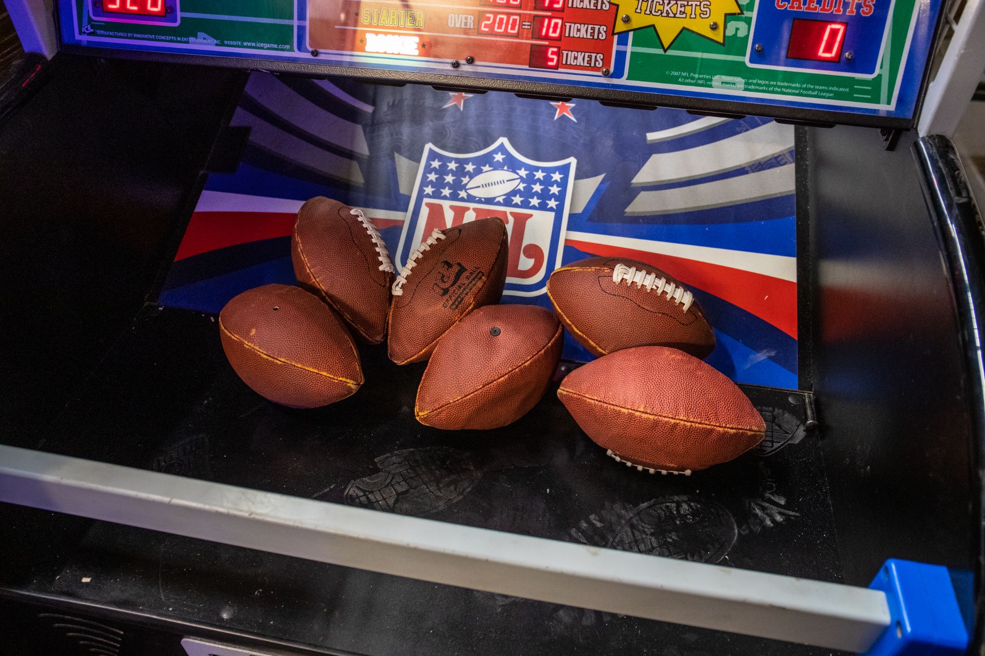 Two Minute Drill - Football Toss Arcade Game - Image 4 of 5