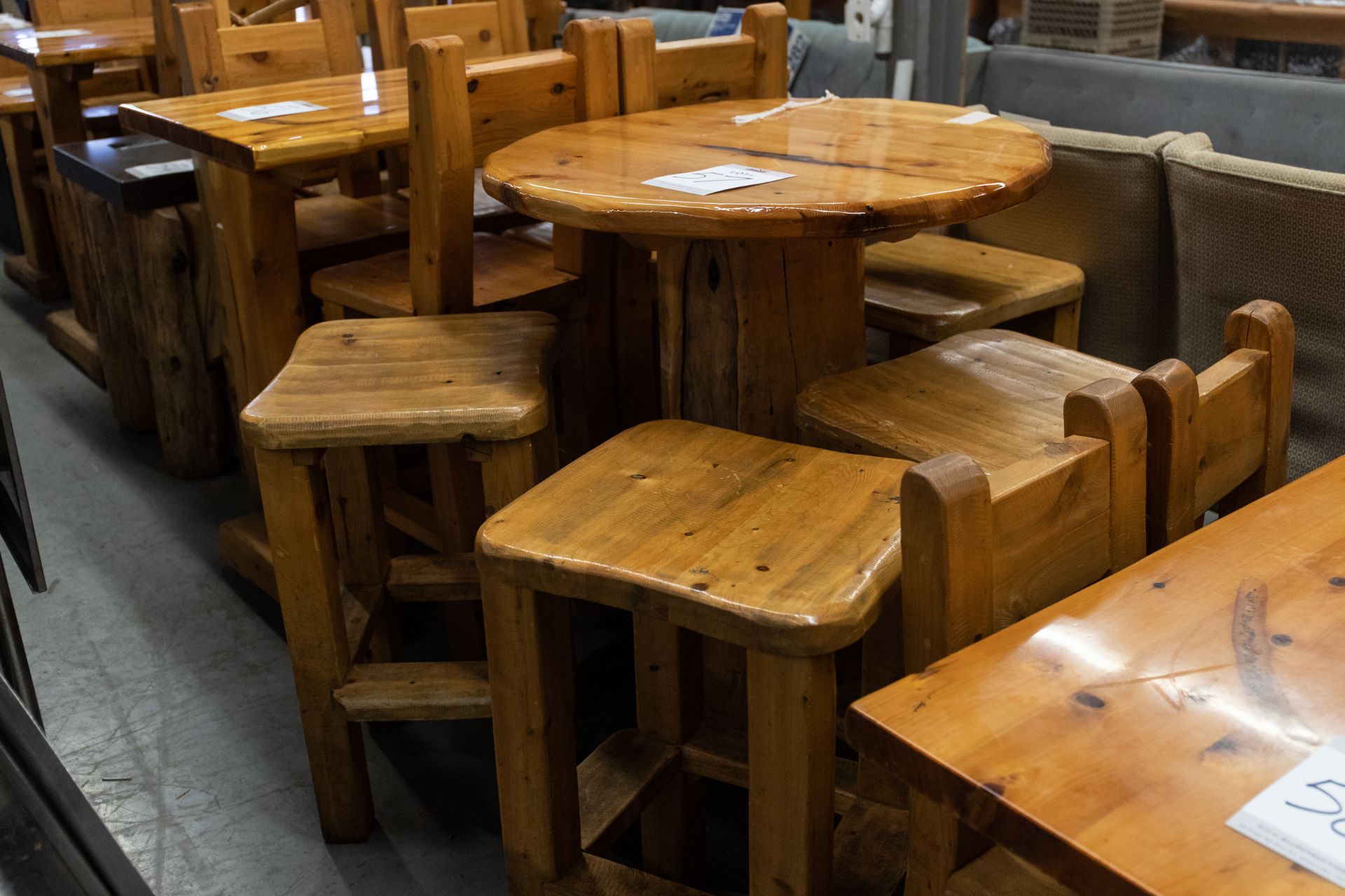 ROUND WHIITE PINE HIGH TOP PUB TABLE (TOP IS CRACKED) WITH 4 STOOLS - D- 34" H 42" - Image 2 of 4